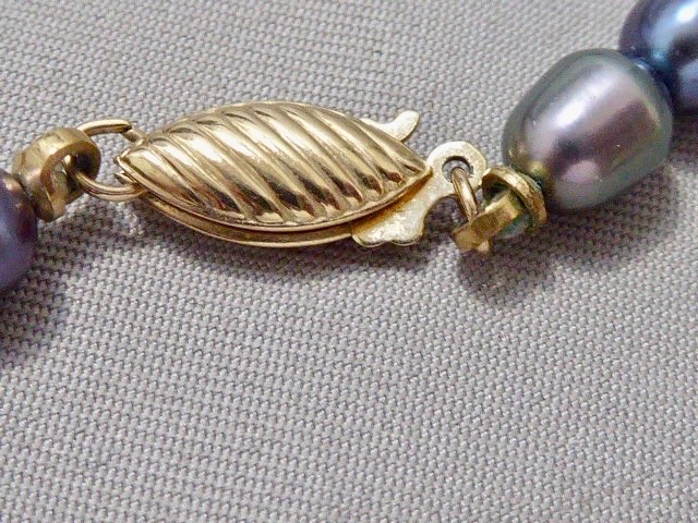 16.5 ” CULTURED gray blue PEARL KNOTTED NECKLACE 14K W GOLD CLASP & EARRINGS
