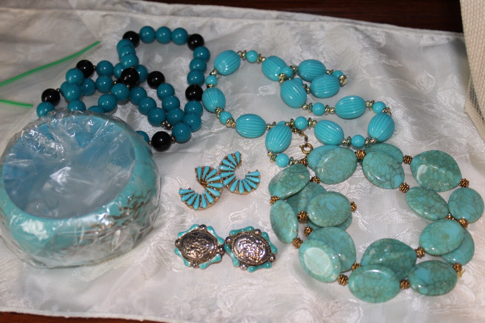 VTG LOT OF 3 TURQUOISE COLOR NECKLACES AND 2 CLIP EARRINGS + 1 WOOD BANGLE