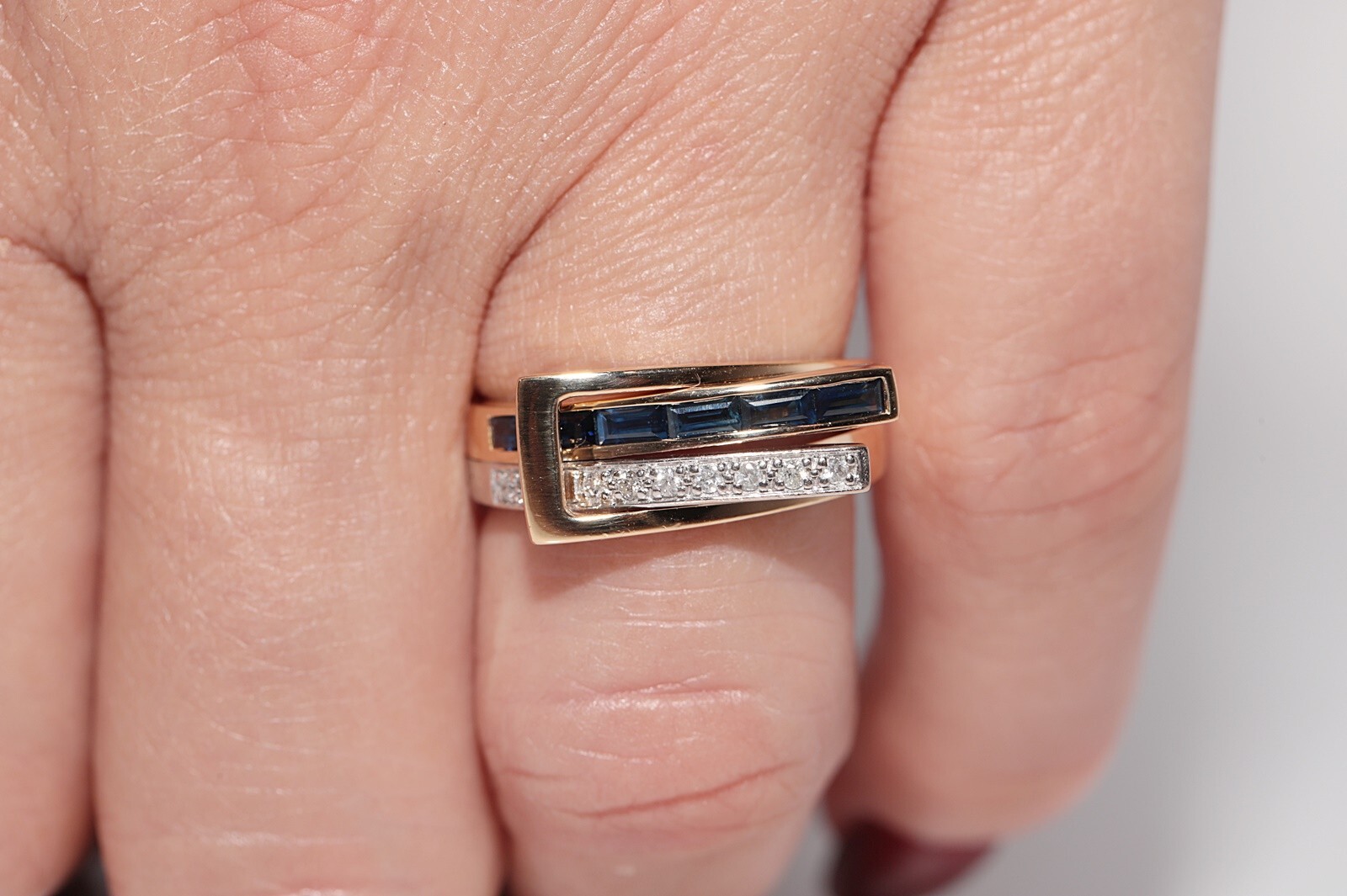 Vintage Circa 1990s 18k Gold Natural Diamond And Baguette Cut Sapphire Ring