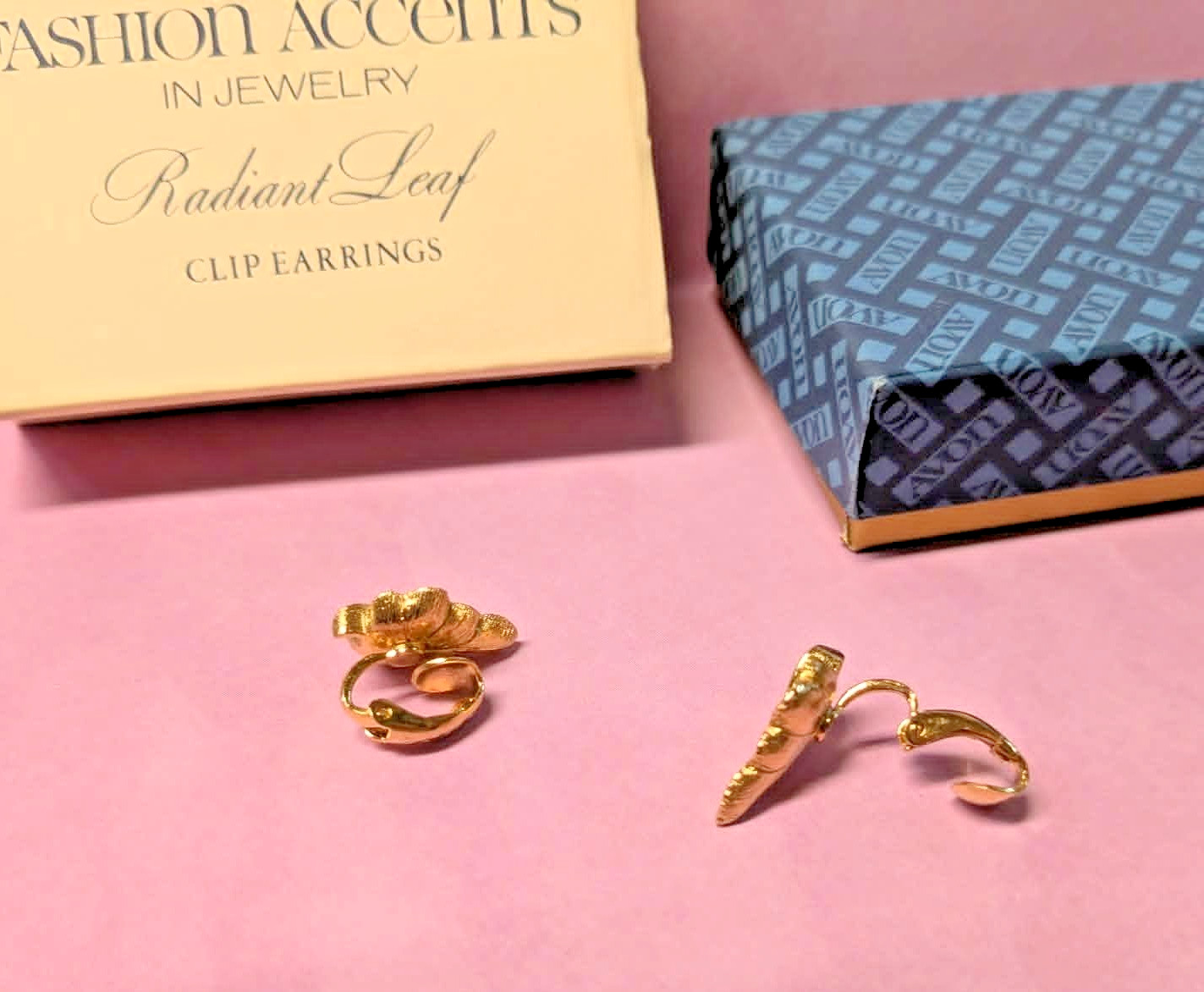 Vintage 1978 Avon Radiant Leaf Clip On Earrings Gold Tone Rhinestone Jewelry