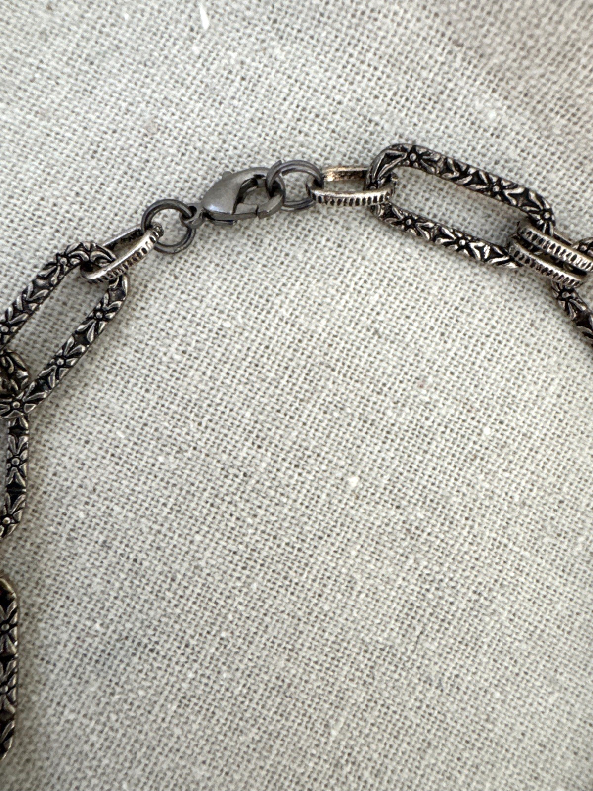 Brutalist Modernist Romantic goth 1960s glitter confetti lucite Necklace Jewelry