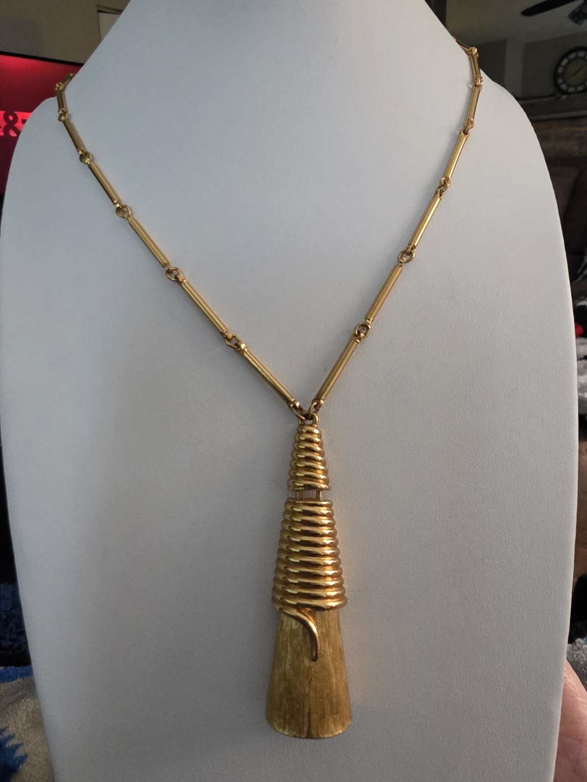 Vtg Monet Goldtone Articulated Pendant Necklace 26 In 1960’s