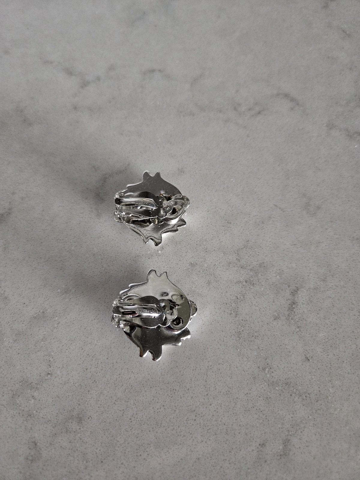 RARE AND VINTAGE WHITING & DAVIS SILVER SWIRLED HINGED CUFF BRACELET