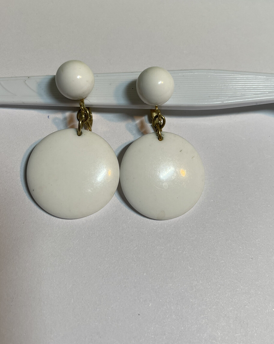 Trifari Signed White Dangle Gold Tone Clip On Earrings YT-31