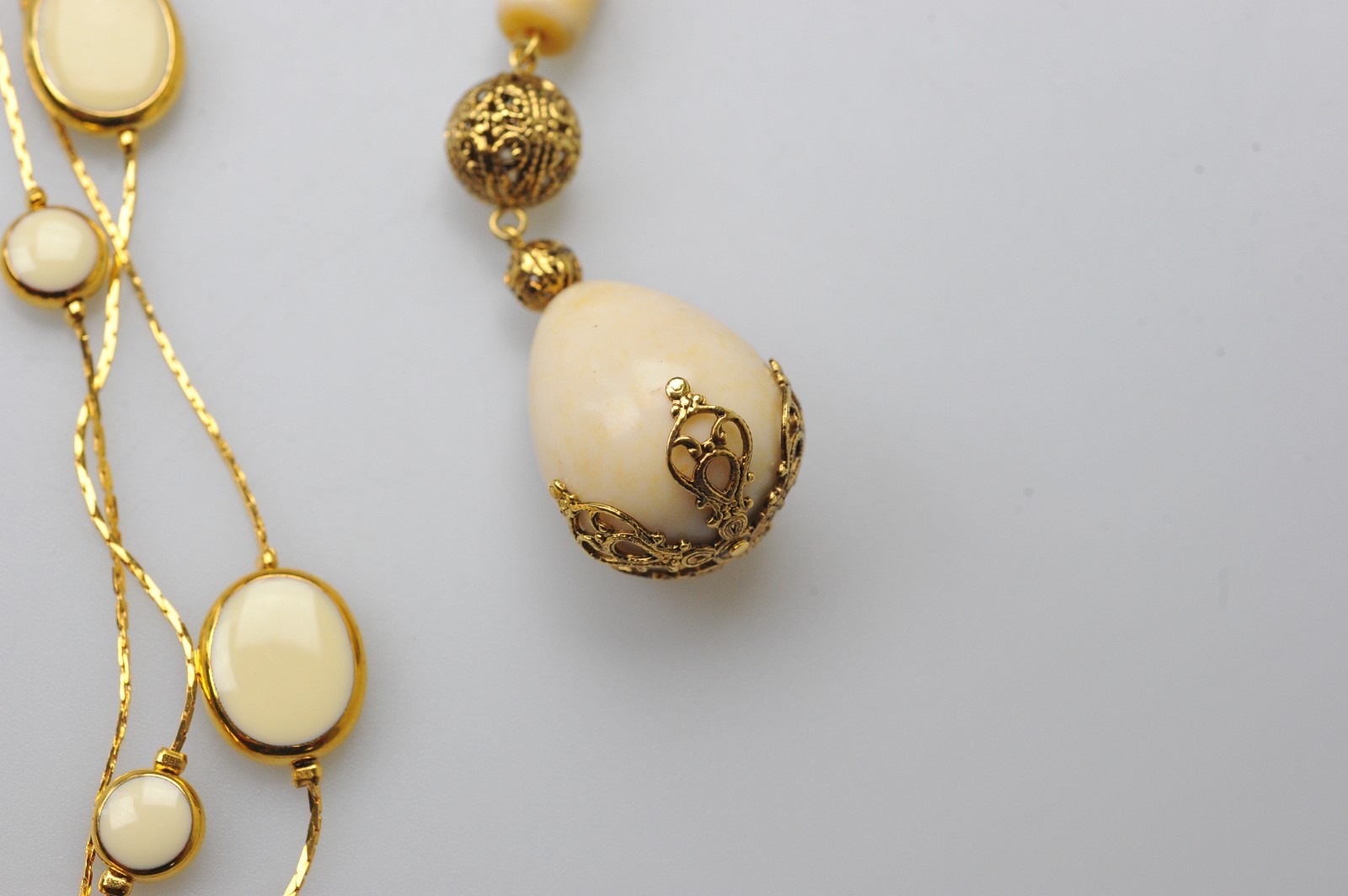 Necklace LOT Avon Ivory cream gold tone layered dangle filigree PE26