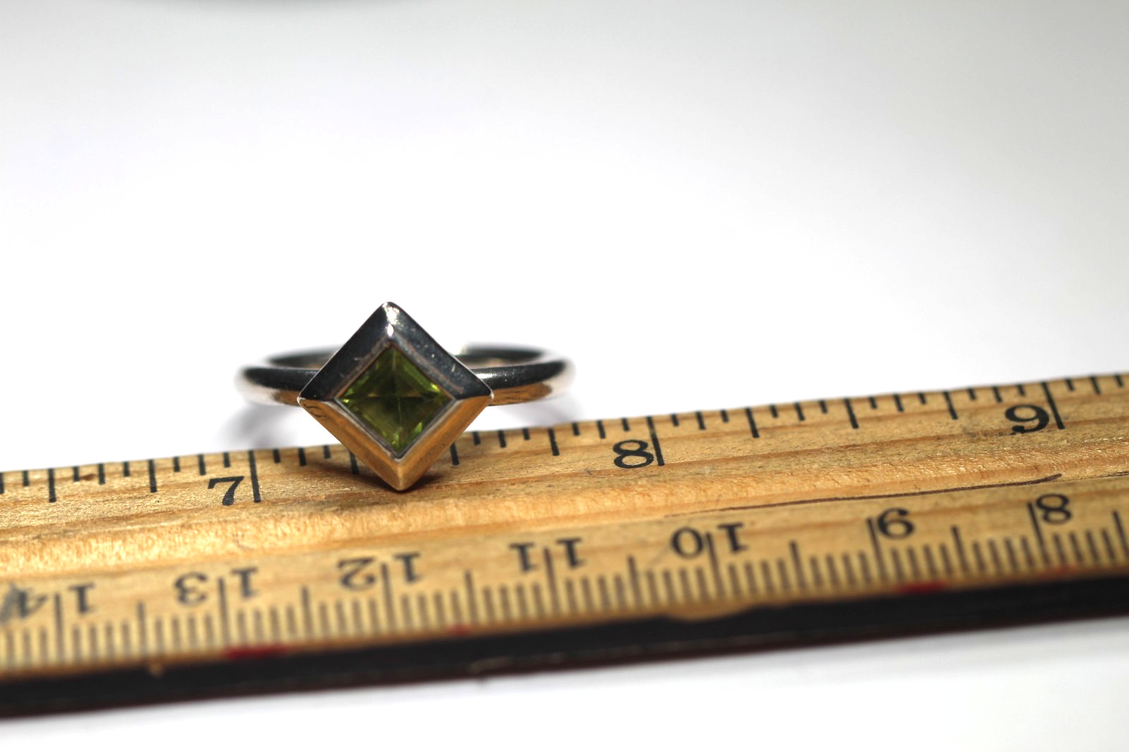 Vintage Thick 3mm Sterling Silver Peridot Solitaire Ring Size 6.75 – 5.3 grams