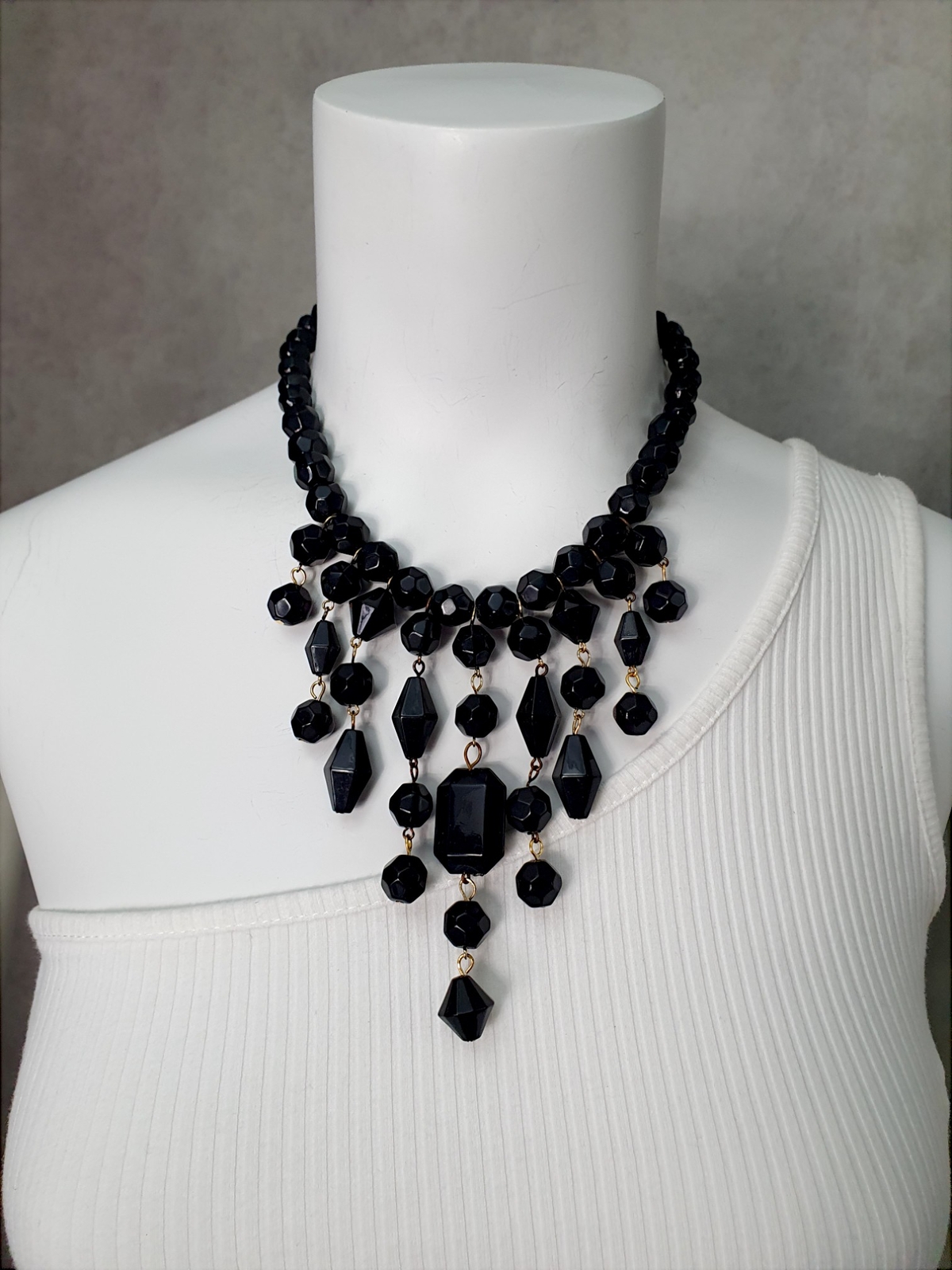 Vintage Jeweled Black Beaded Lucite Dangle Fringe Bib Choker Necklace 16″
