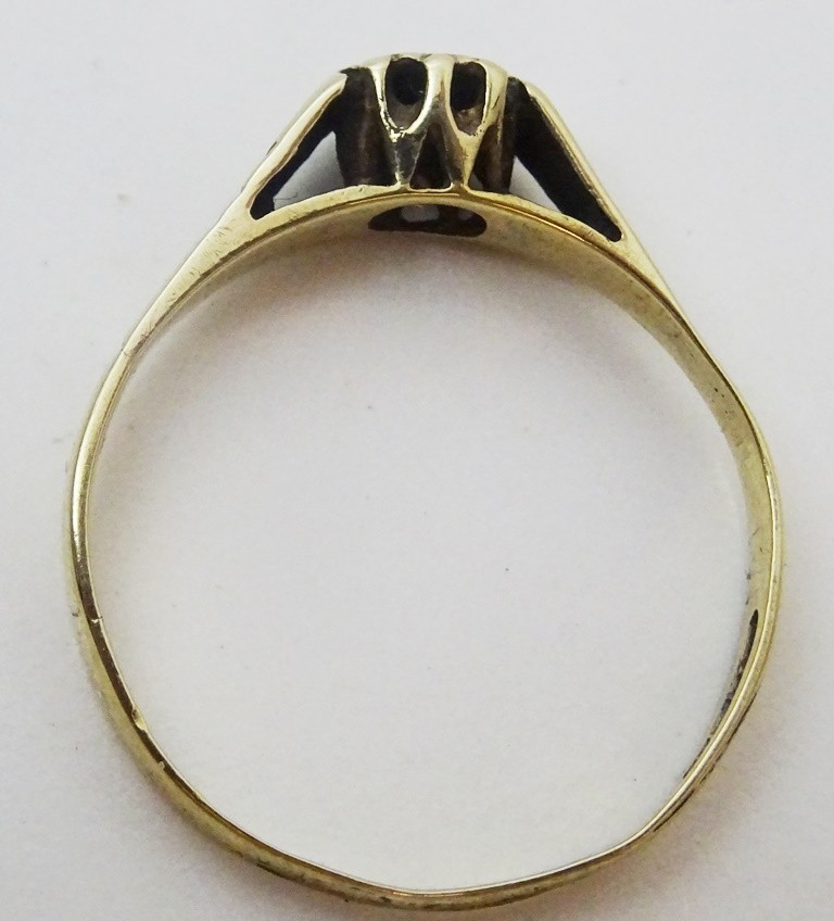 Vintage 9 karat Gold and Diamond Ring
