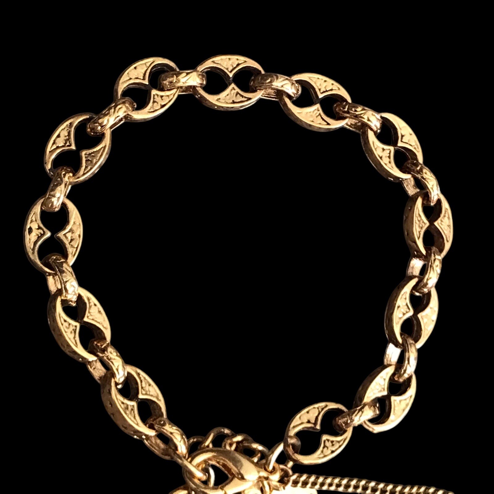 Ladies Unbraned Golden Color Unisex Party Bracelet Bangle Chain Daily Use