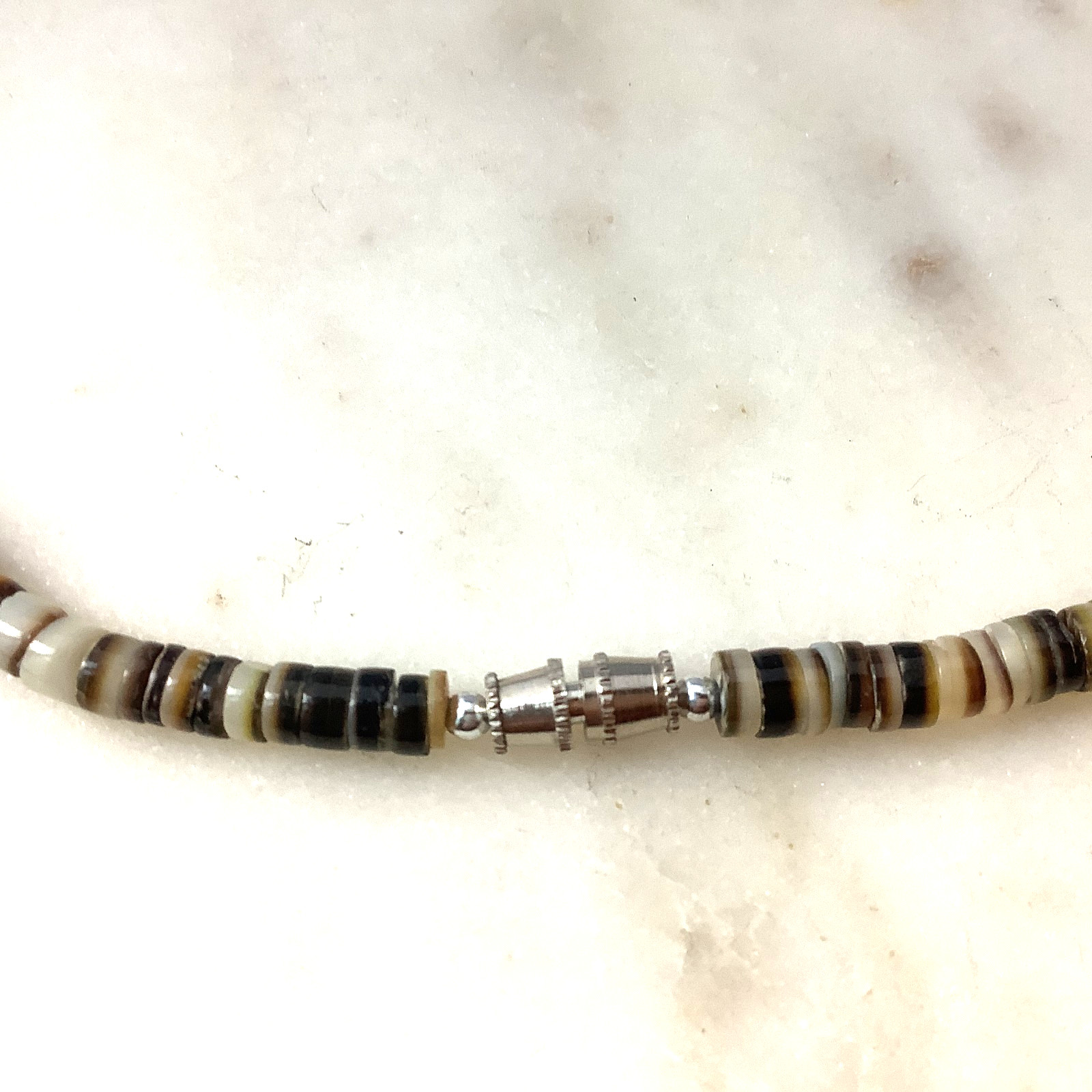 Vintage Heishi Necklace Beaded Dark Brown Hawaiian Puka Shell 16″