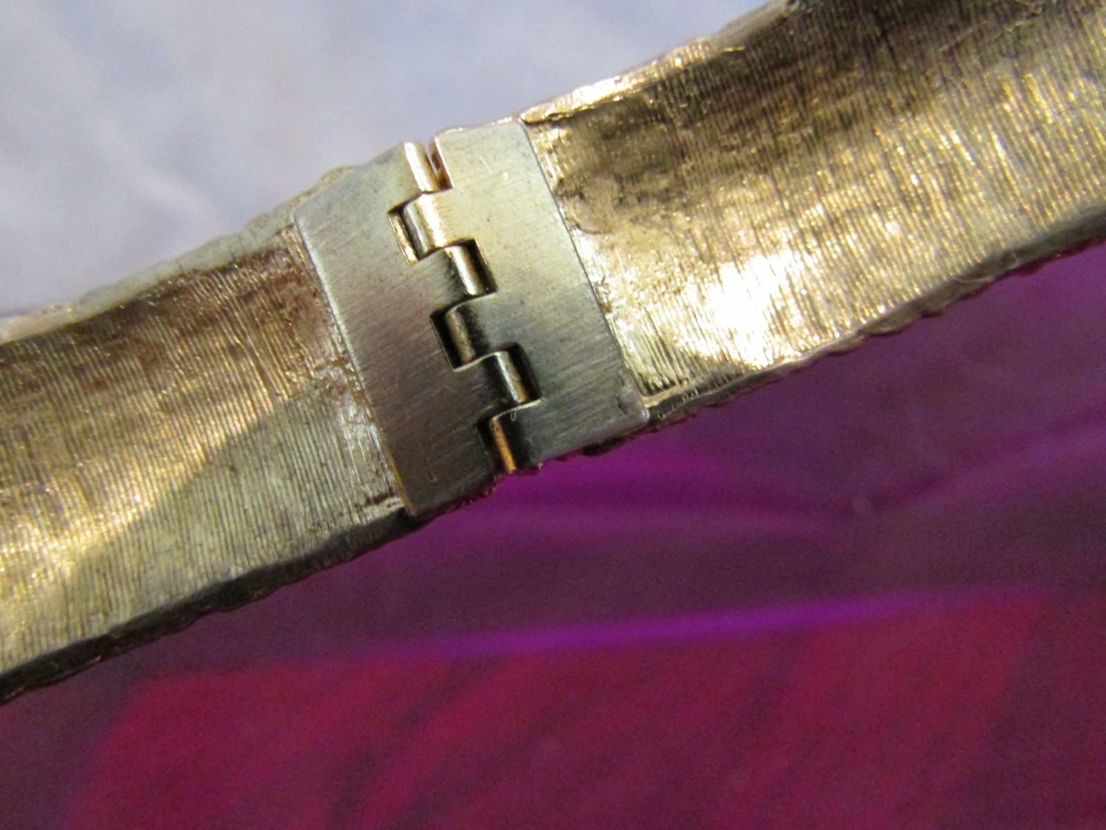 Vintage Napier gold tone bracelet textured Bark Finish safety chain box tab RARE