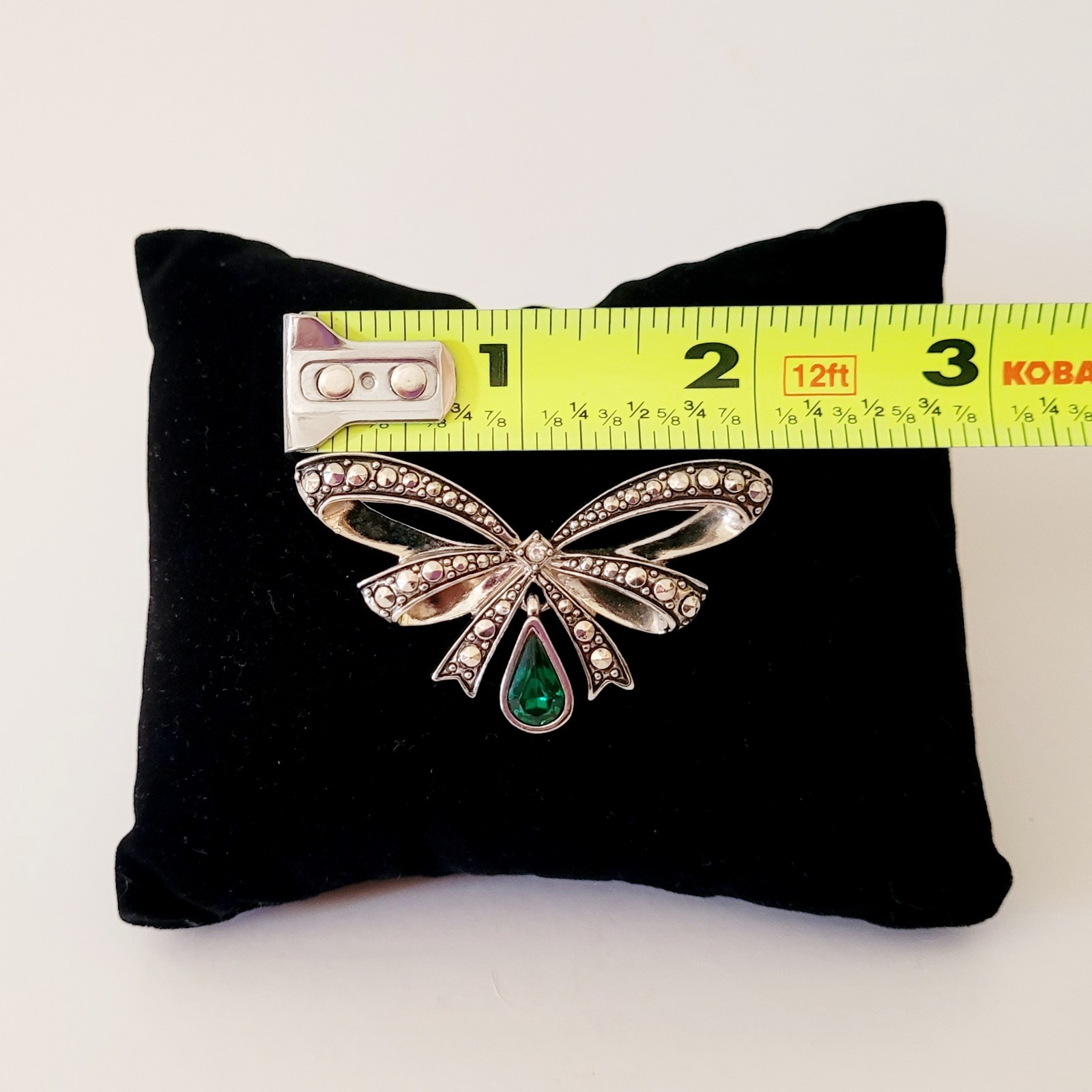 Vintage Avon Brooch Birthstone Bow Pin May Emerald Green Drop Rhinestone 2″