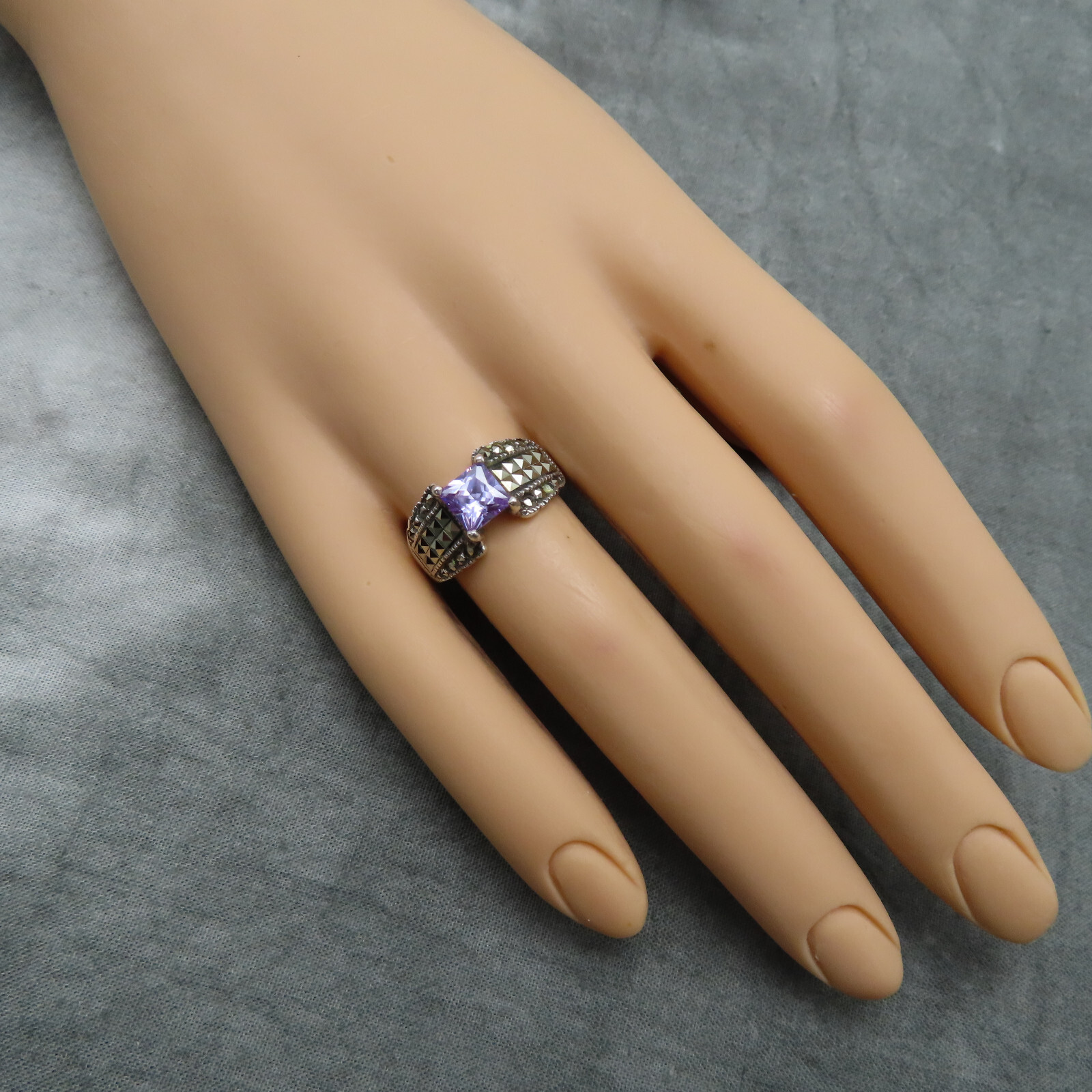 CW Sterling Silver Ring Vintage Purple Solitaire Crystal Size 8 Marcasites 544a