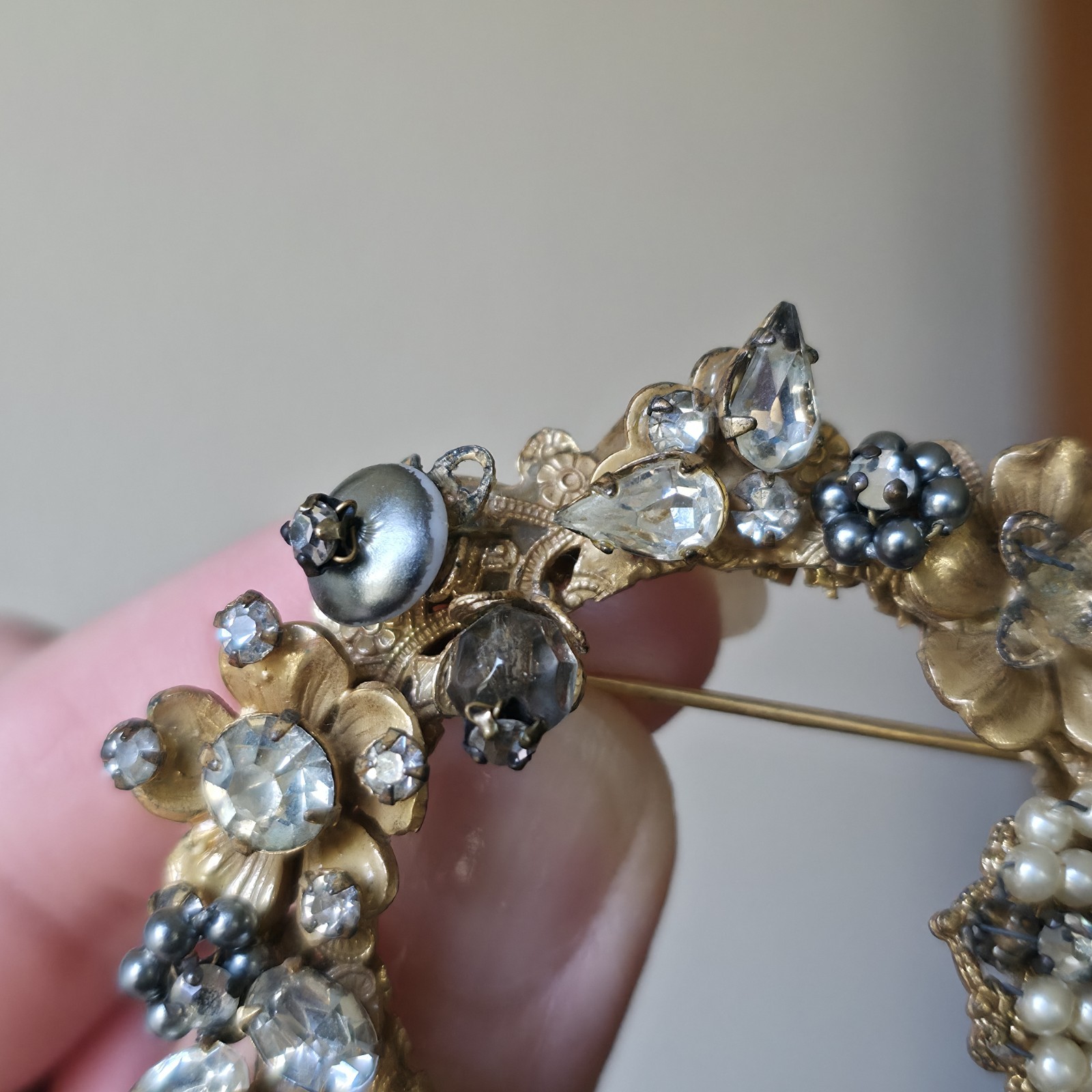 Vinatge Original By Robert Brooch Faux Pearl Gray Smokey Stones Gold Tone READ