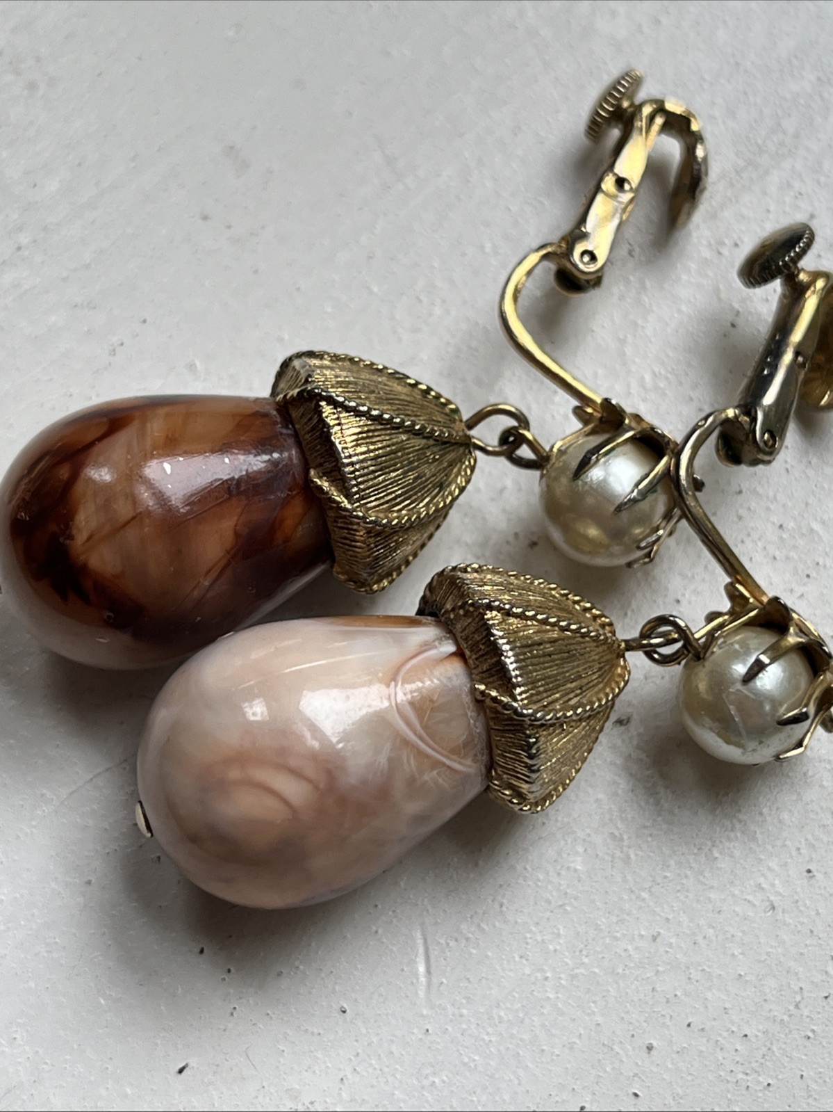 Vintage Classic Coro Dangle Drop Pearl Cabochon Swirled Lucite Clip On Earrings