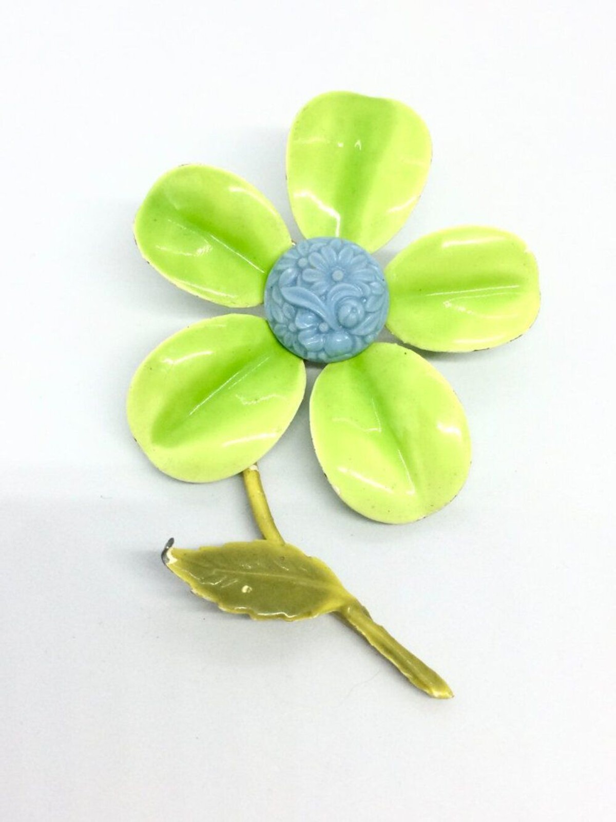VINTAGE ENAMEL BROOCH Flower Lime Green Blue Molded Plastic Mod Pop Art 60s