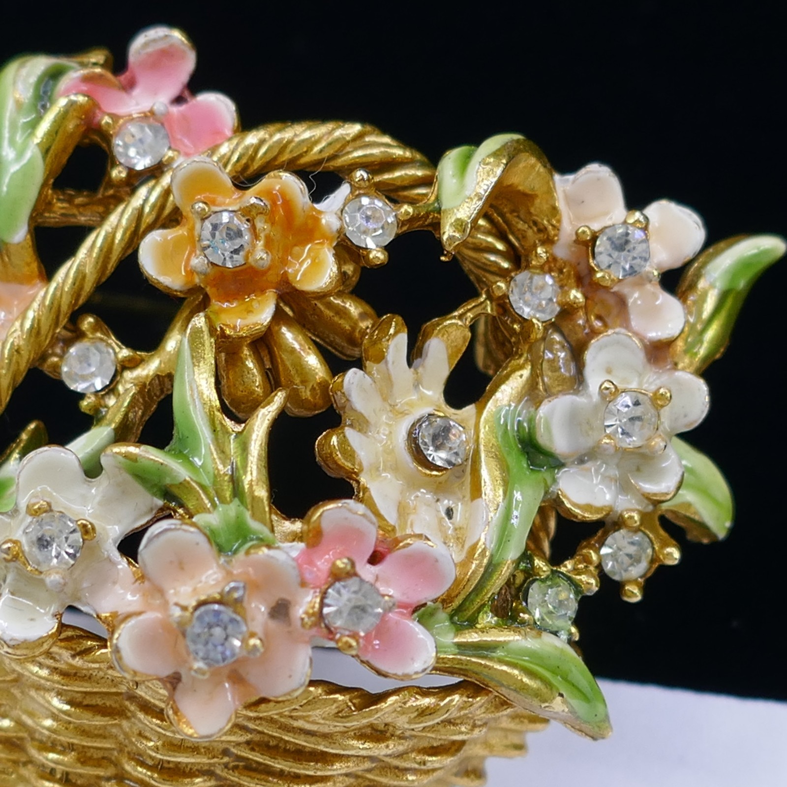 VINTAGE BSK MY FAIR LADY ENAMEL RHINESTONE GOLD FINISH FLOWER BASKET PIN BROOCH