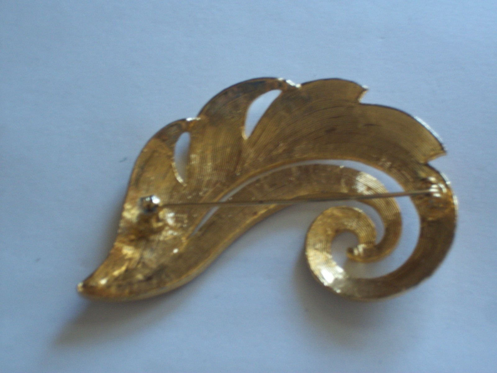 Hammered gold plated curled leaf