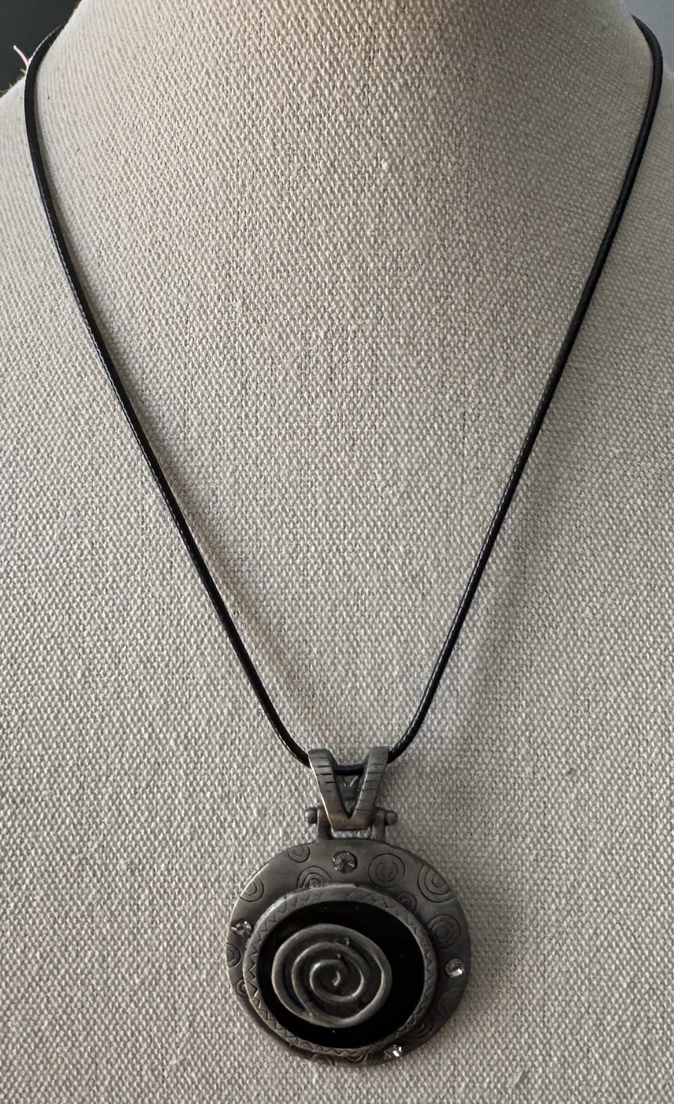 Vintage Silvertone Swirl & Rhinestone Round Pendant On Leather Cord Necklace 16”