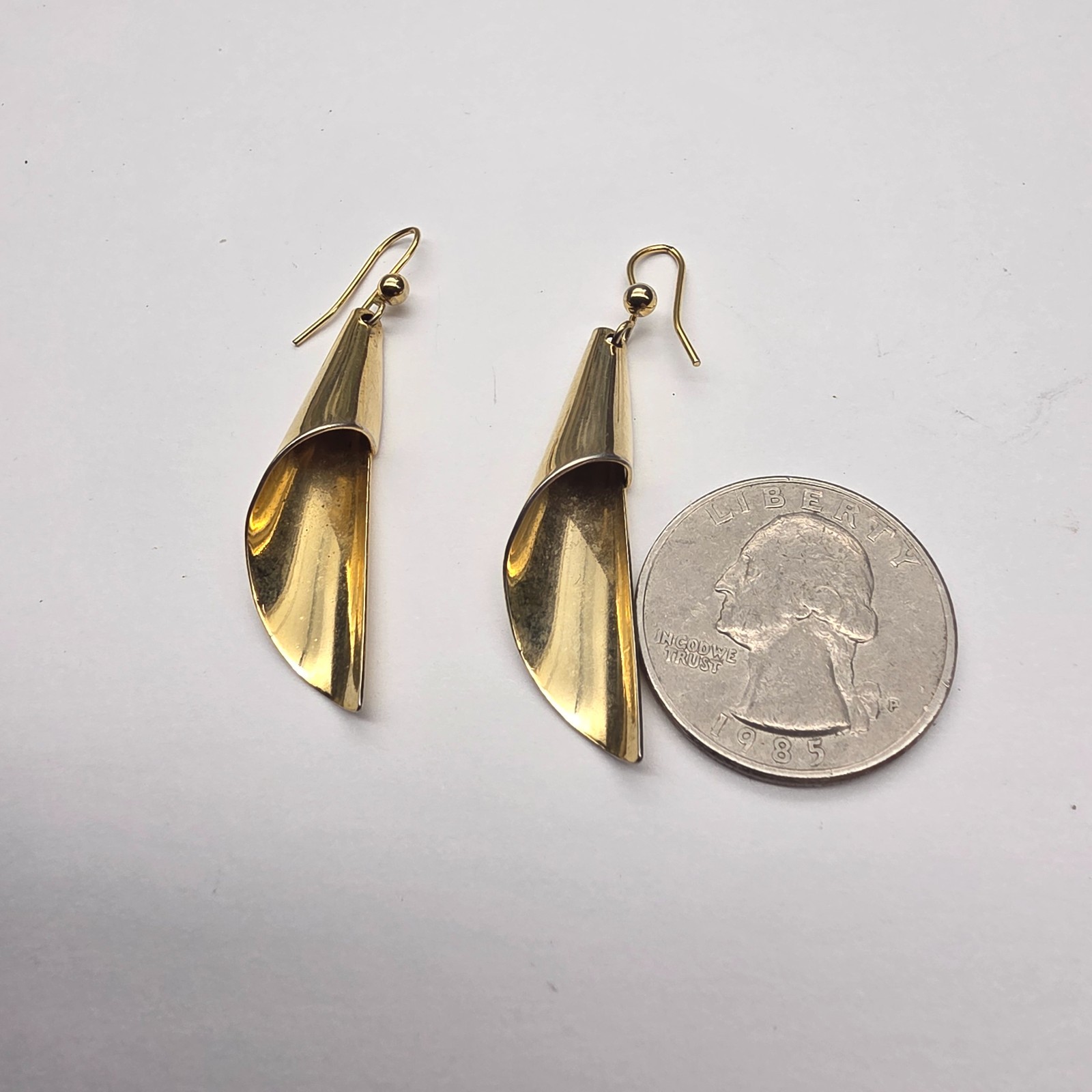 Gold Tone Curled Metal Dangle Pierced Earrings Vintage