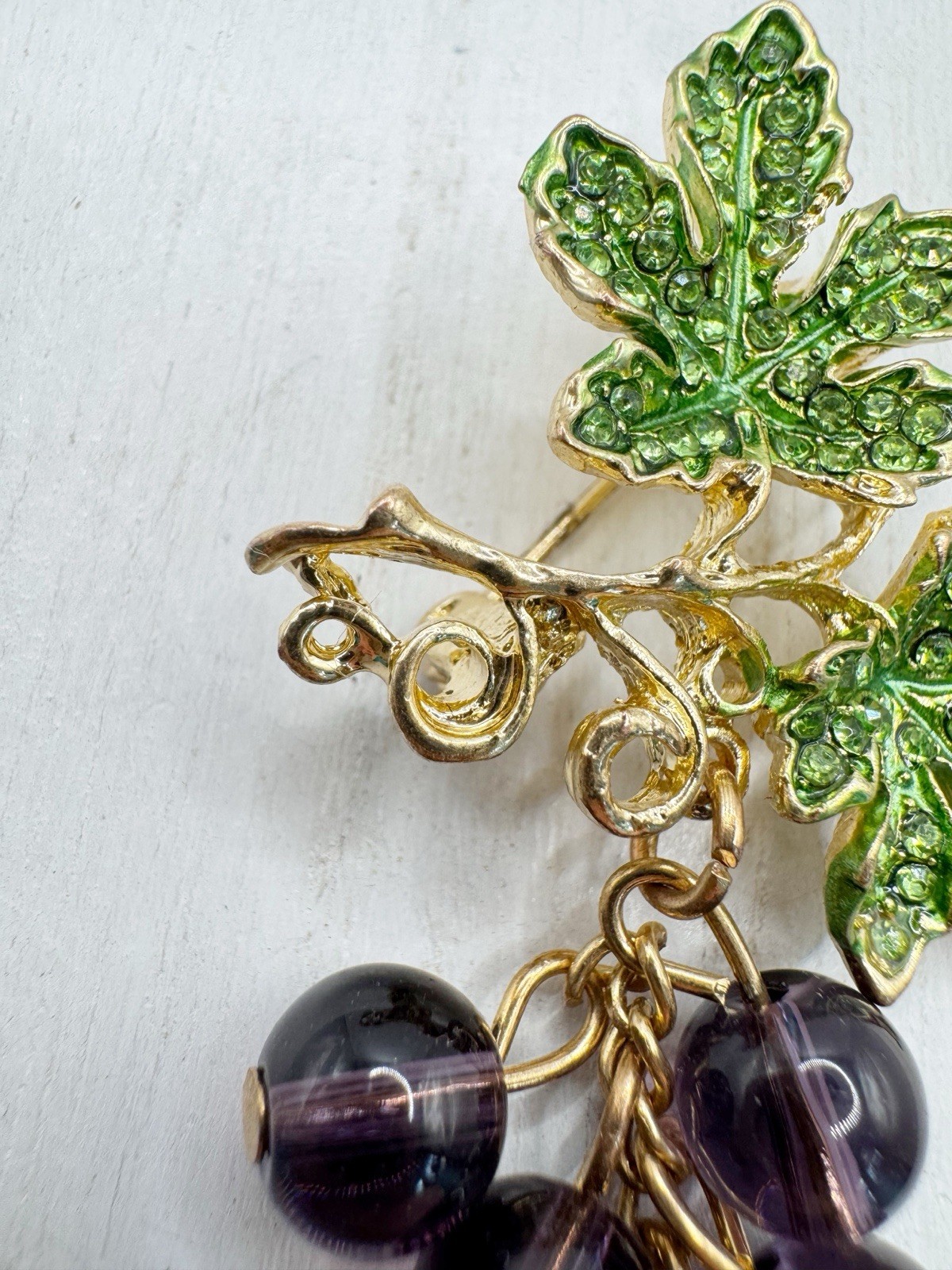 Bunch of Grapes Brooch Amethyst Glass Purple Grapes Gold Green Rhinestone Leaves