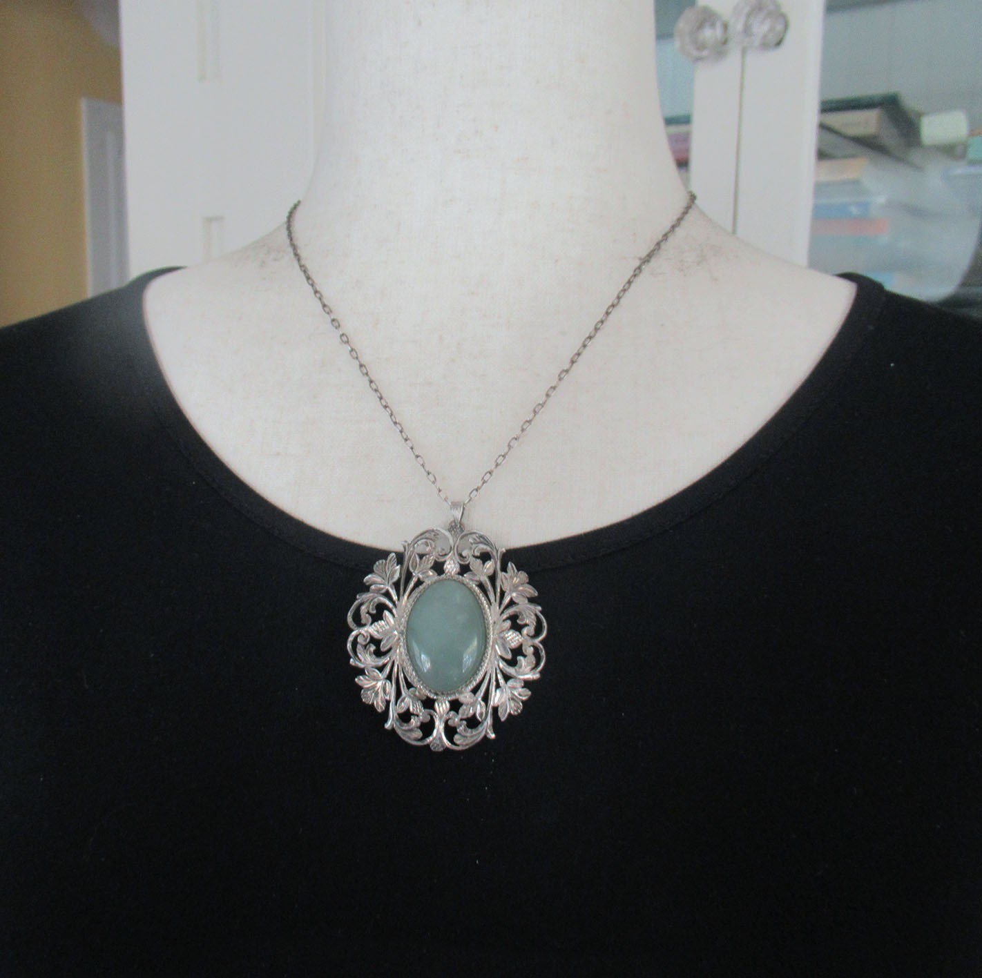 VINTAGE STERLING PENDANT NECKLACE w JADE?, 2 3/8 INCHES PENDANT, 18 IN CABLE CHN