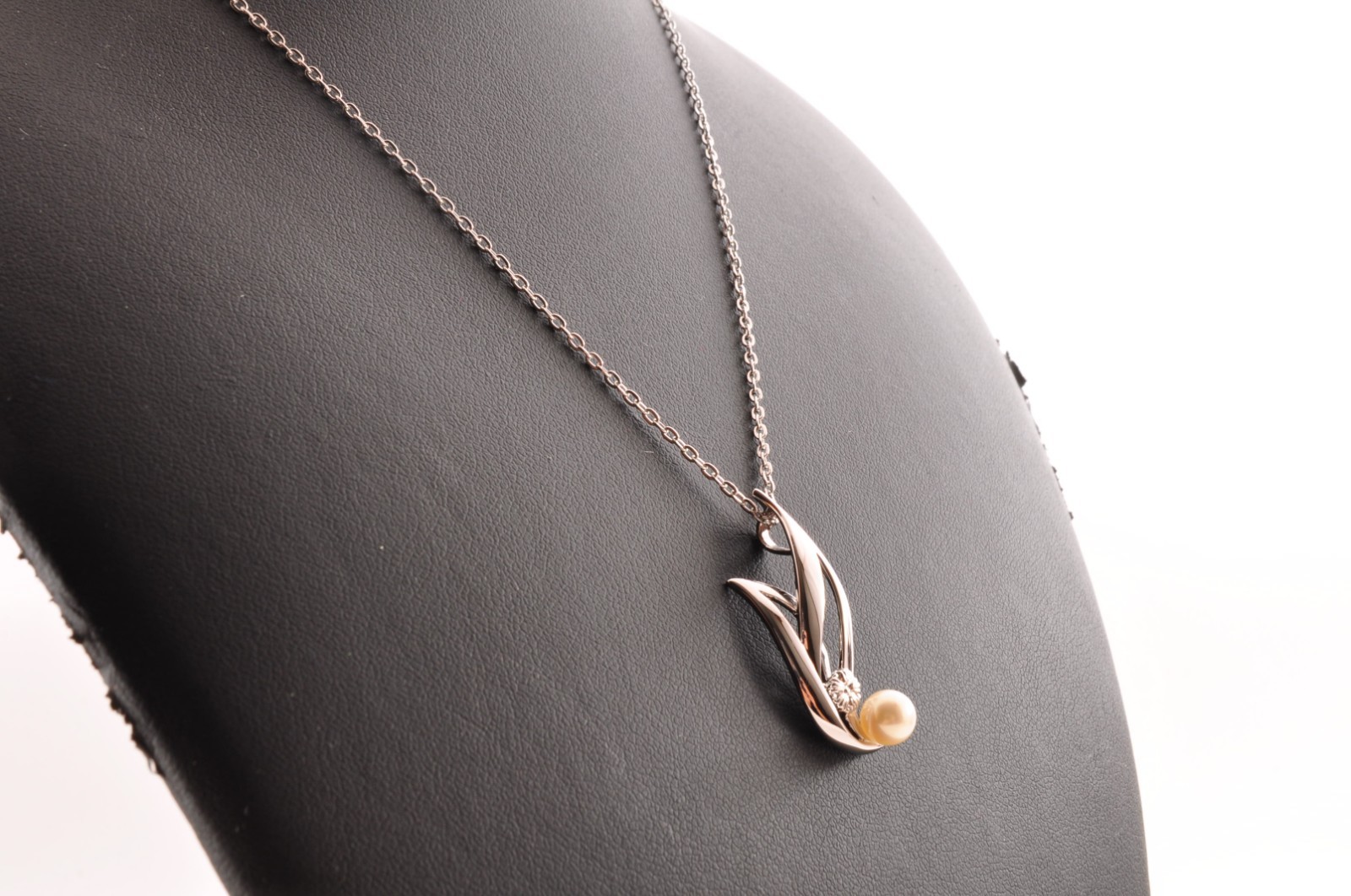 Near mint Japan brand “MIKIMOTO” Akoya pearl pendant 925 silver (total 9.75ct).