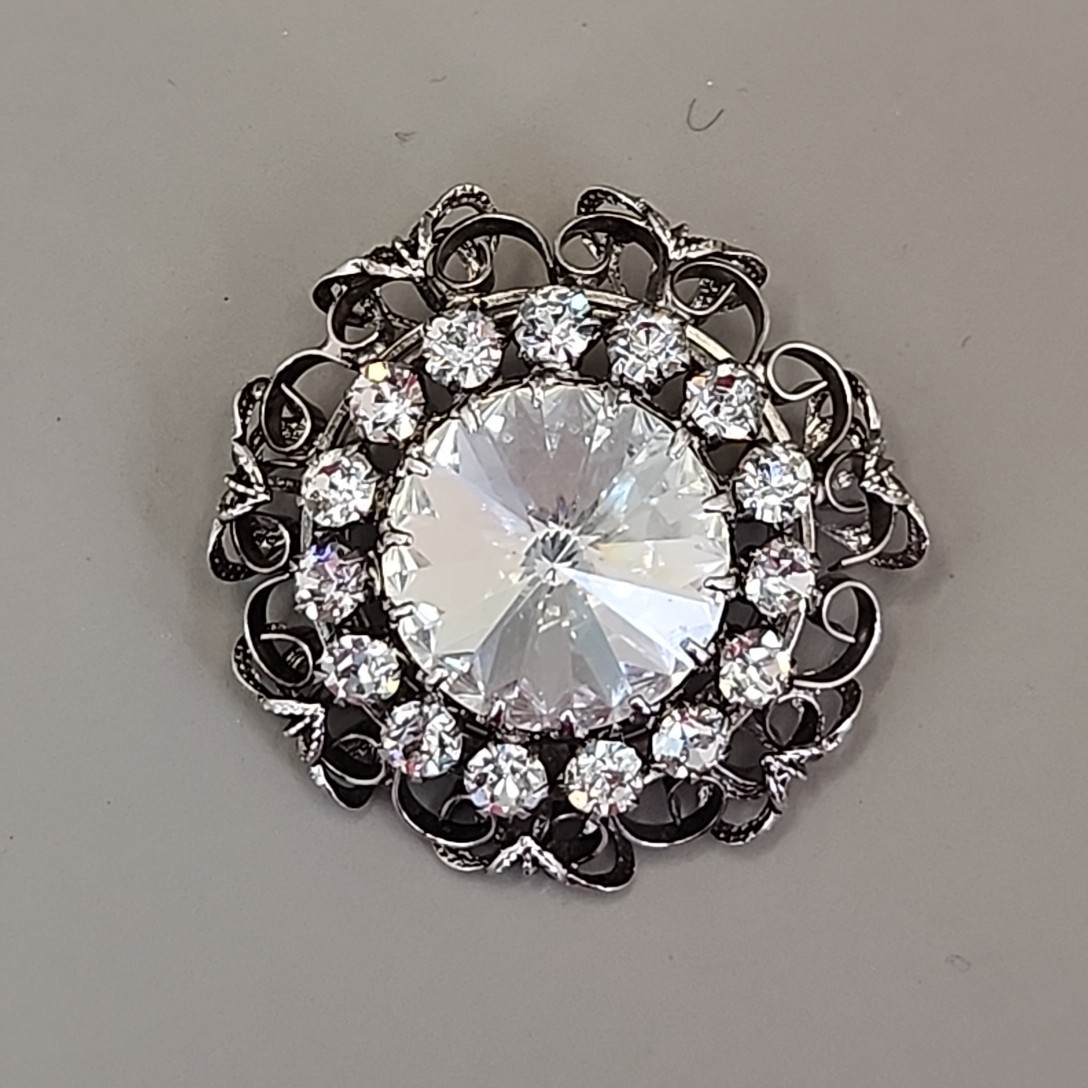 Vintage Rivoli Rhinestone Brooch Round Clear Glass Silver Tone Filigree 1 5/8″