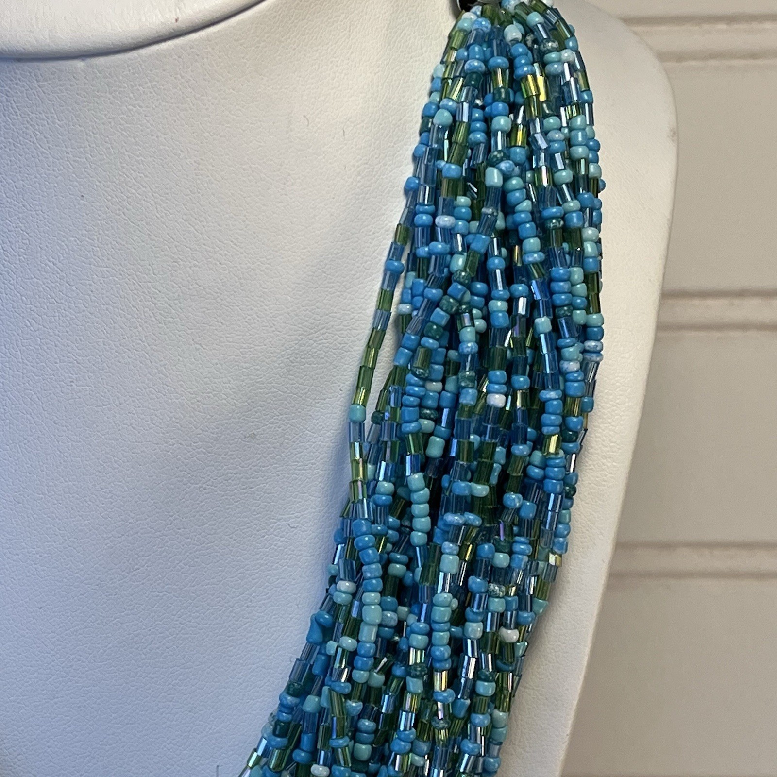 Vtg 19” Multistrand Seed Bead Necklace – Ocean Blue Green Tones – Silver Tone