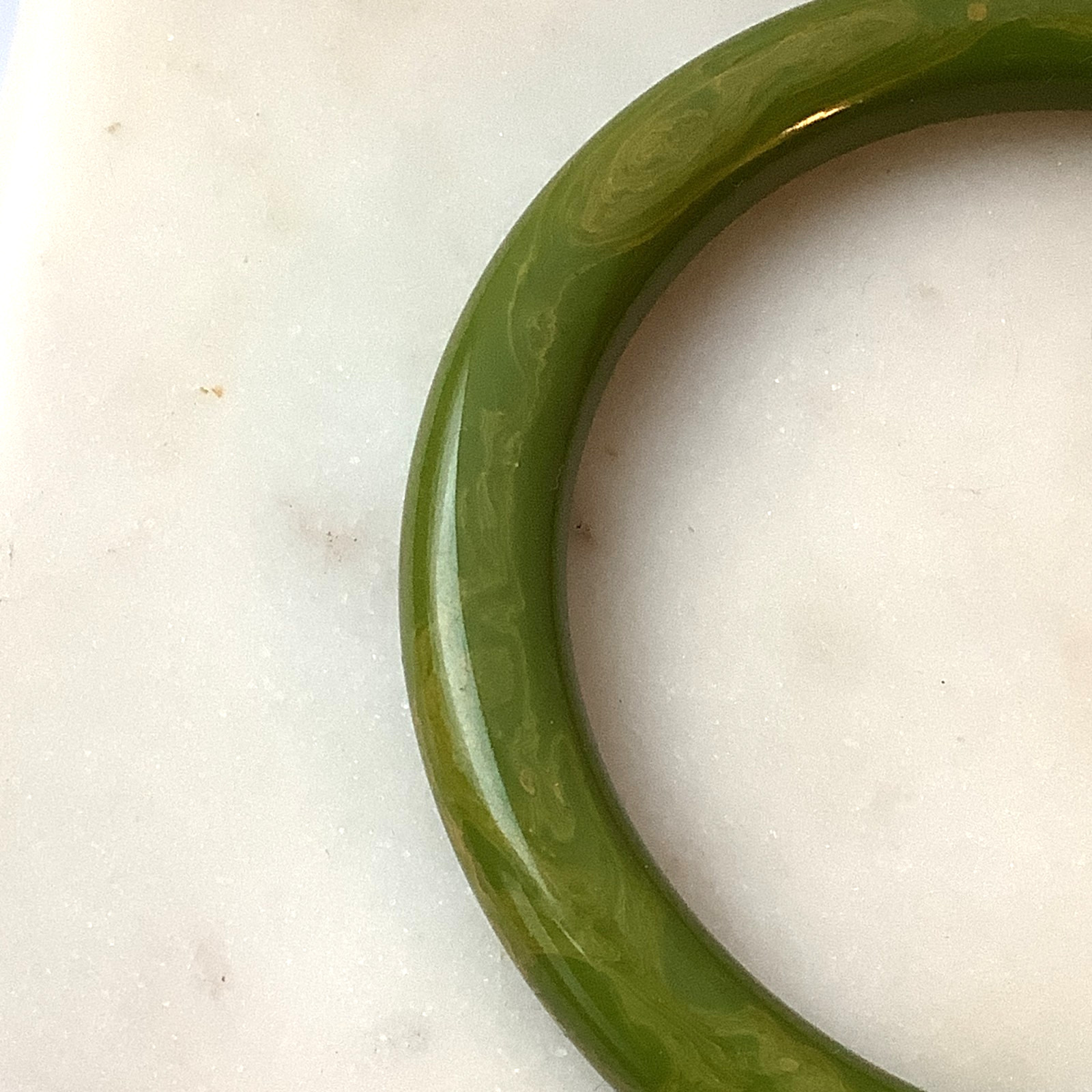 Vintage Bakelite Bangle Bracelet Moss Green Swirl MCM Simichrome Tested Size 8″