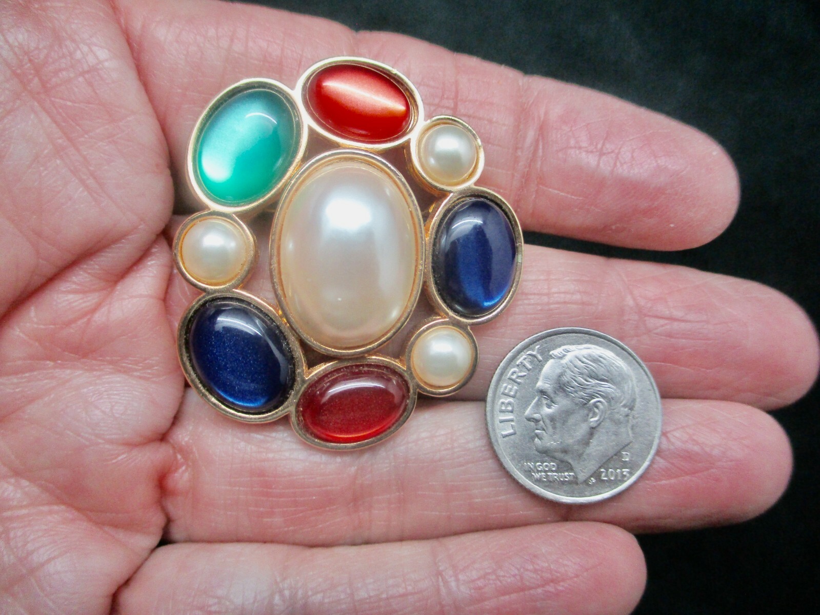 Vintage-AVON 1983 “JEWELED CLASSIC” Brooch w/Clasp For Faux Pearls