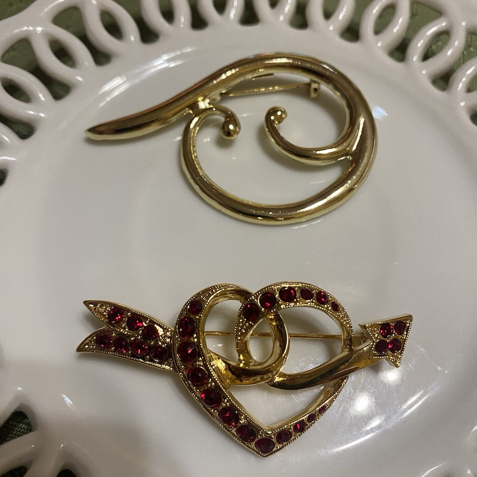 Goldtone Q Wave Brooch & Heart And Arrow Red Rhinestone Goldtone Brooch
