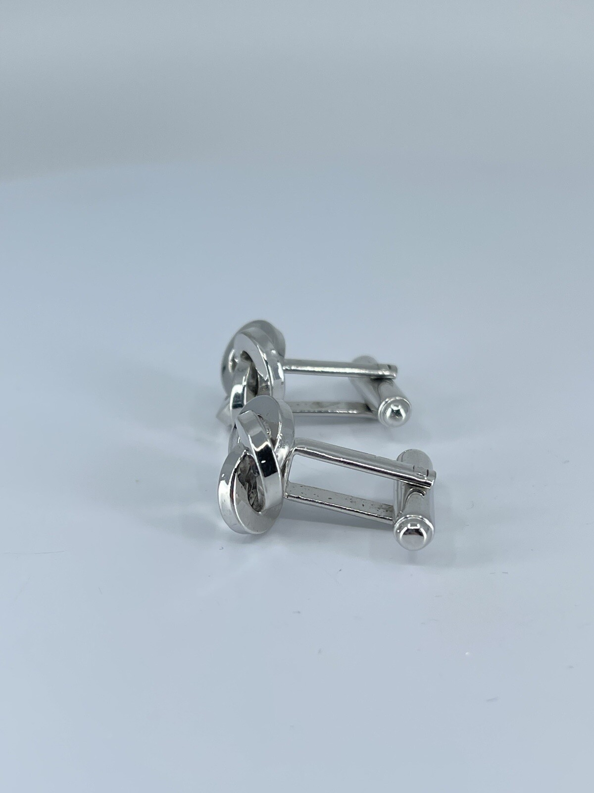 Silver tone Knot cufflinks polished metal knotted design bullet backs 7/8″