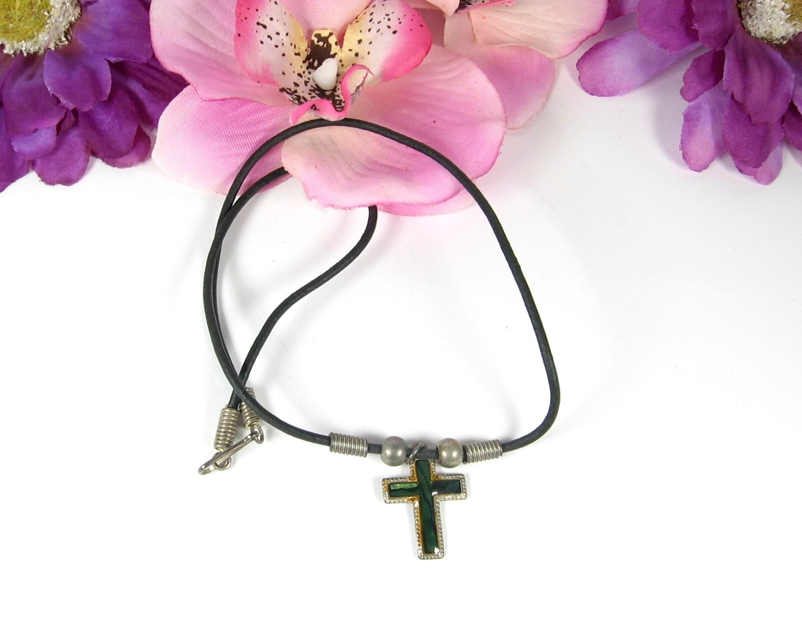 Deep Green PAUA SHELL CROSS Vintage NECKLACE Silvertone Metal Black Cording 16″