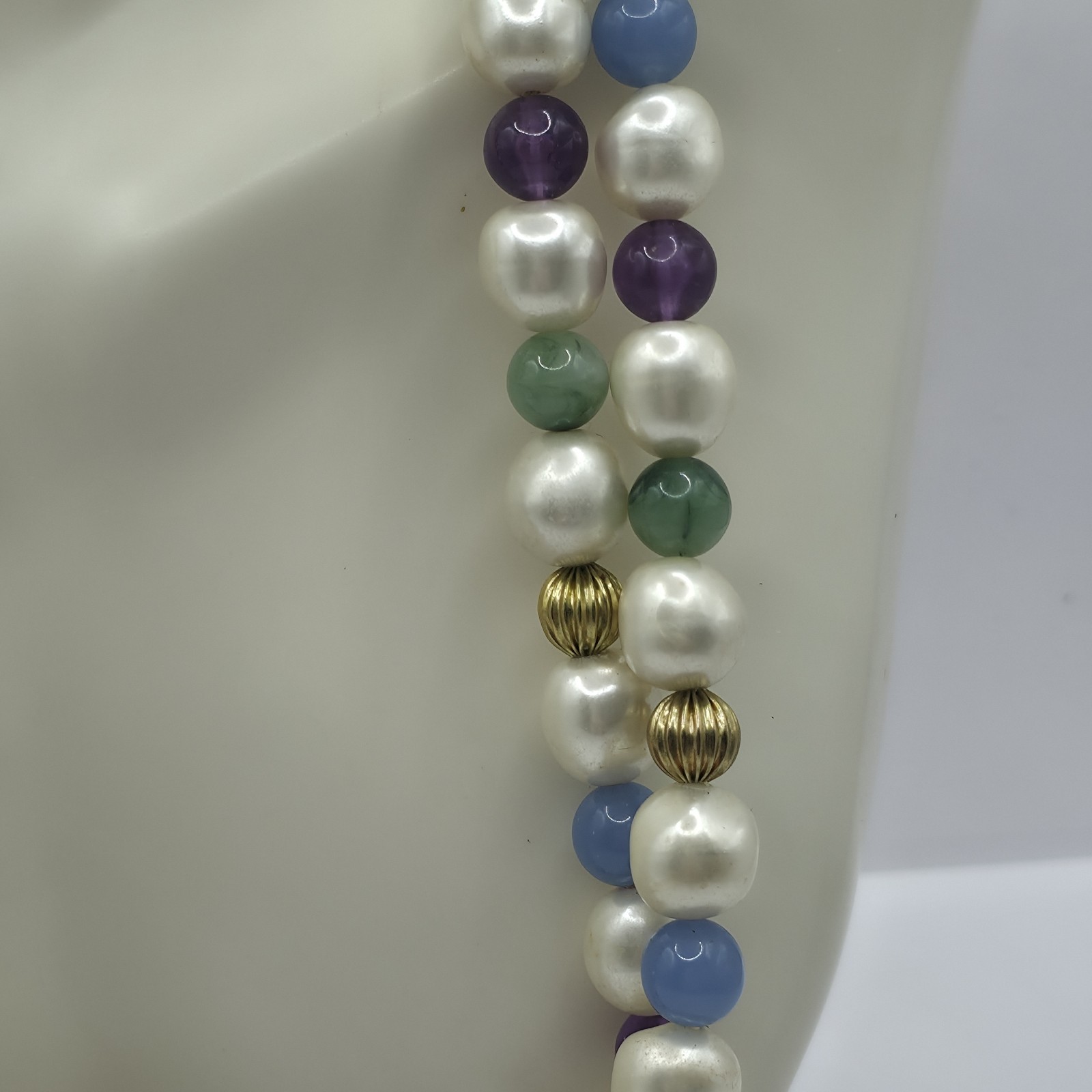 Avon 1986 VTG Faux Pearl White/Blue/Purple/Green and Goldtone Beaded Necklace