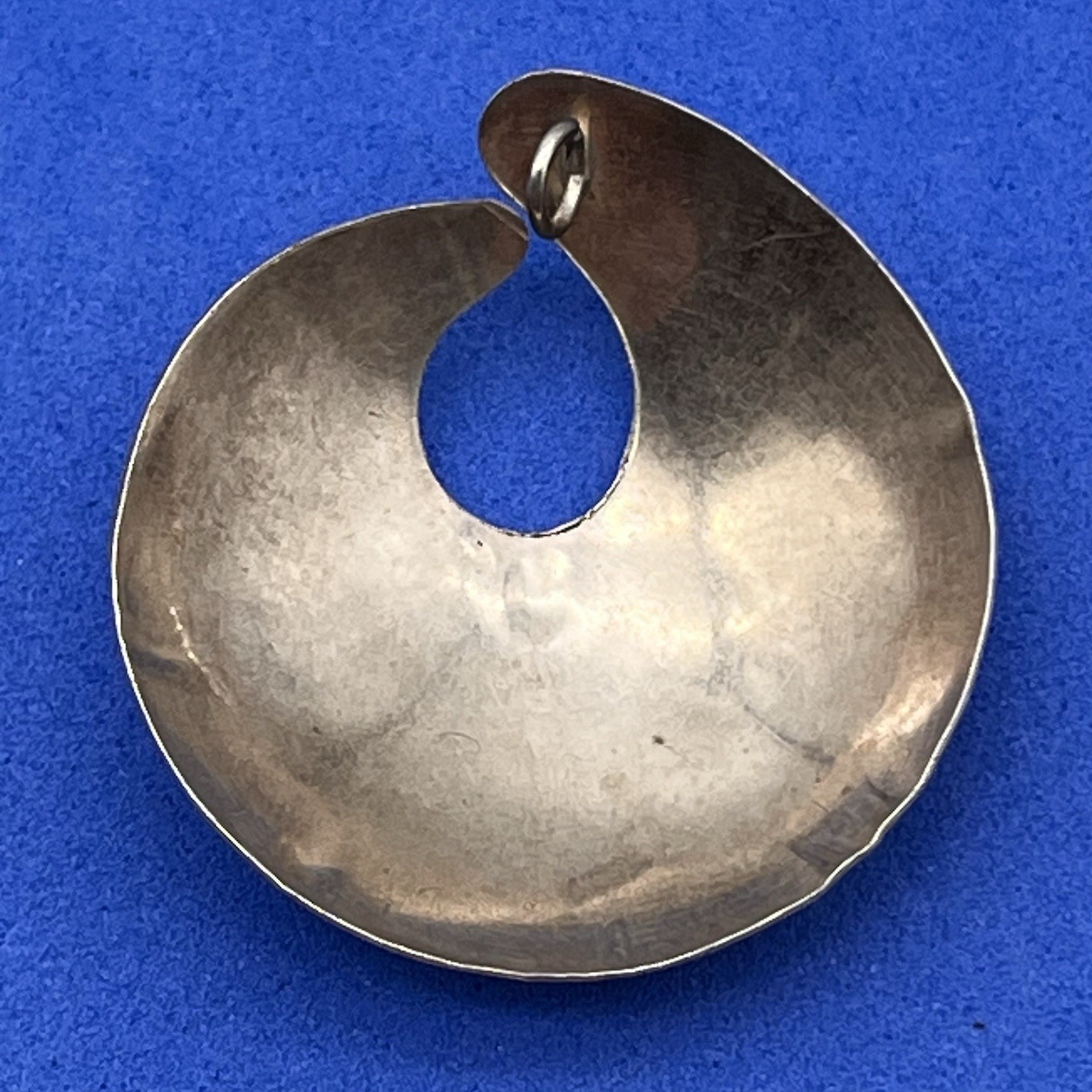 Vintage Modernist Silver Pendant Minimalist Swirl 1.25″ READ