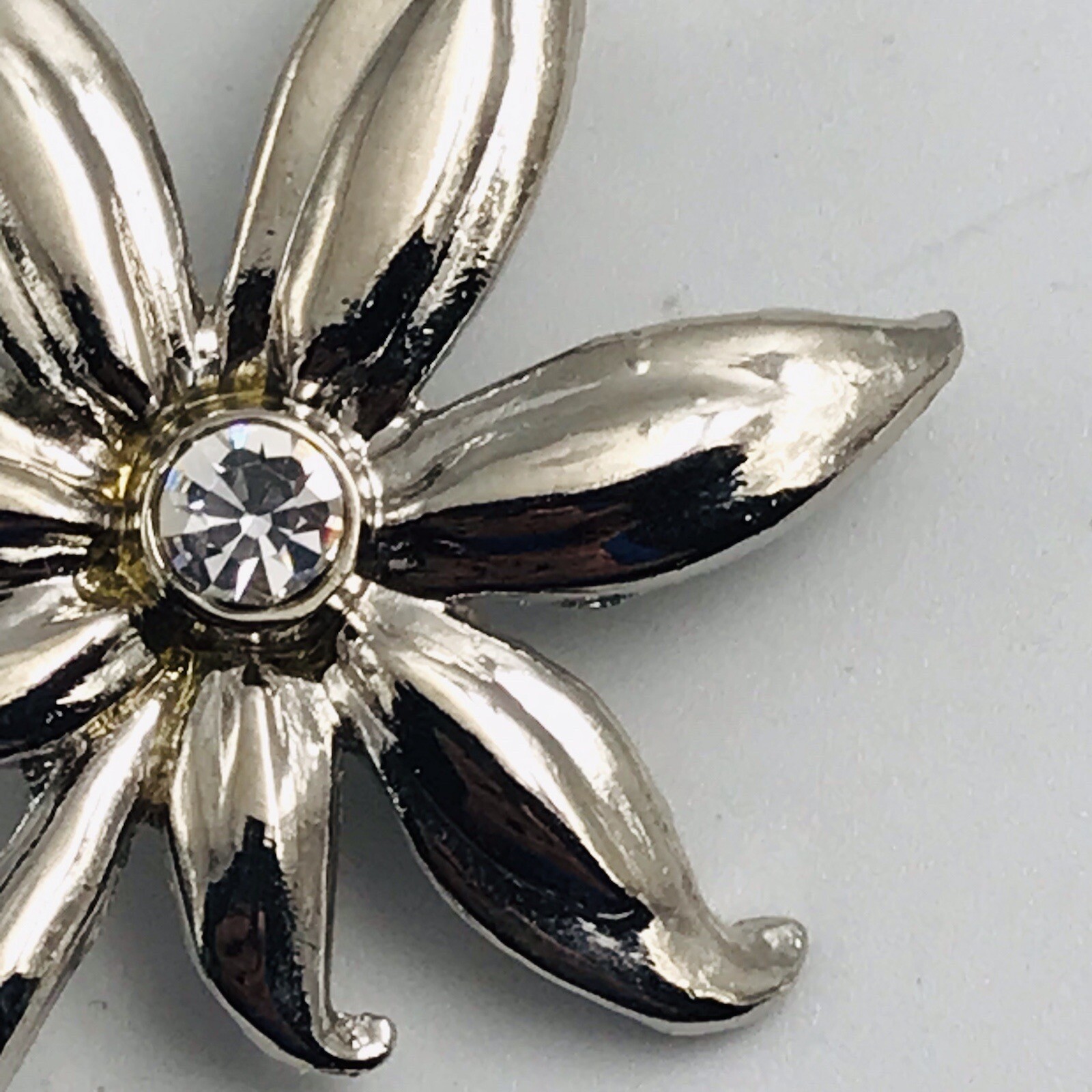 Vintage Flower Silver Tone Brooch Pin w/ Clear Rhinestone 2″ x 1.5″