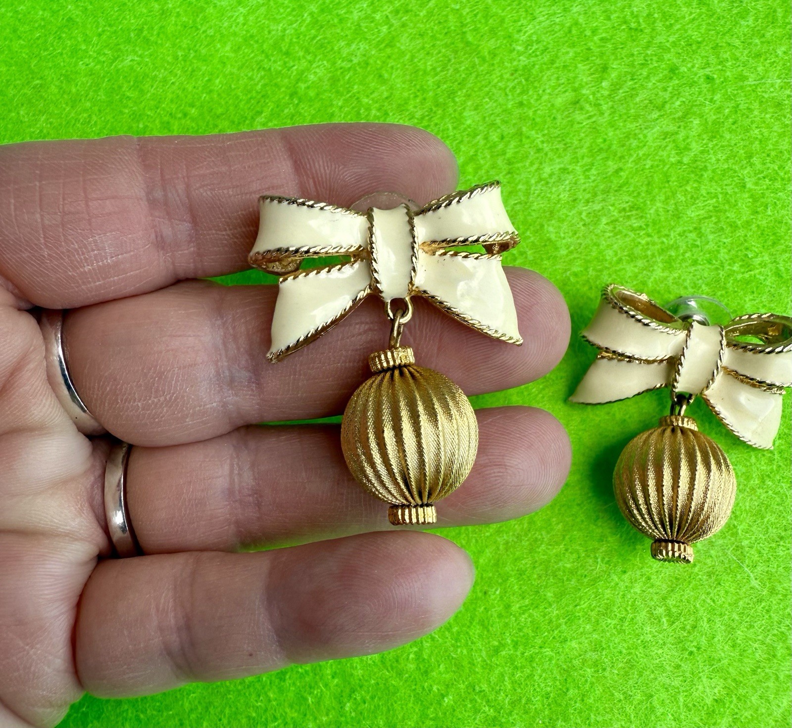 Vintage 1980’s Gay Boyer Gold Tone Cream Enamel Bow Dangle Pierced Earrings
