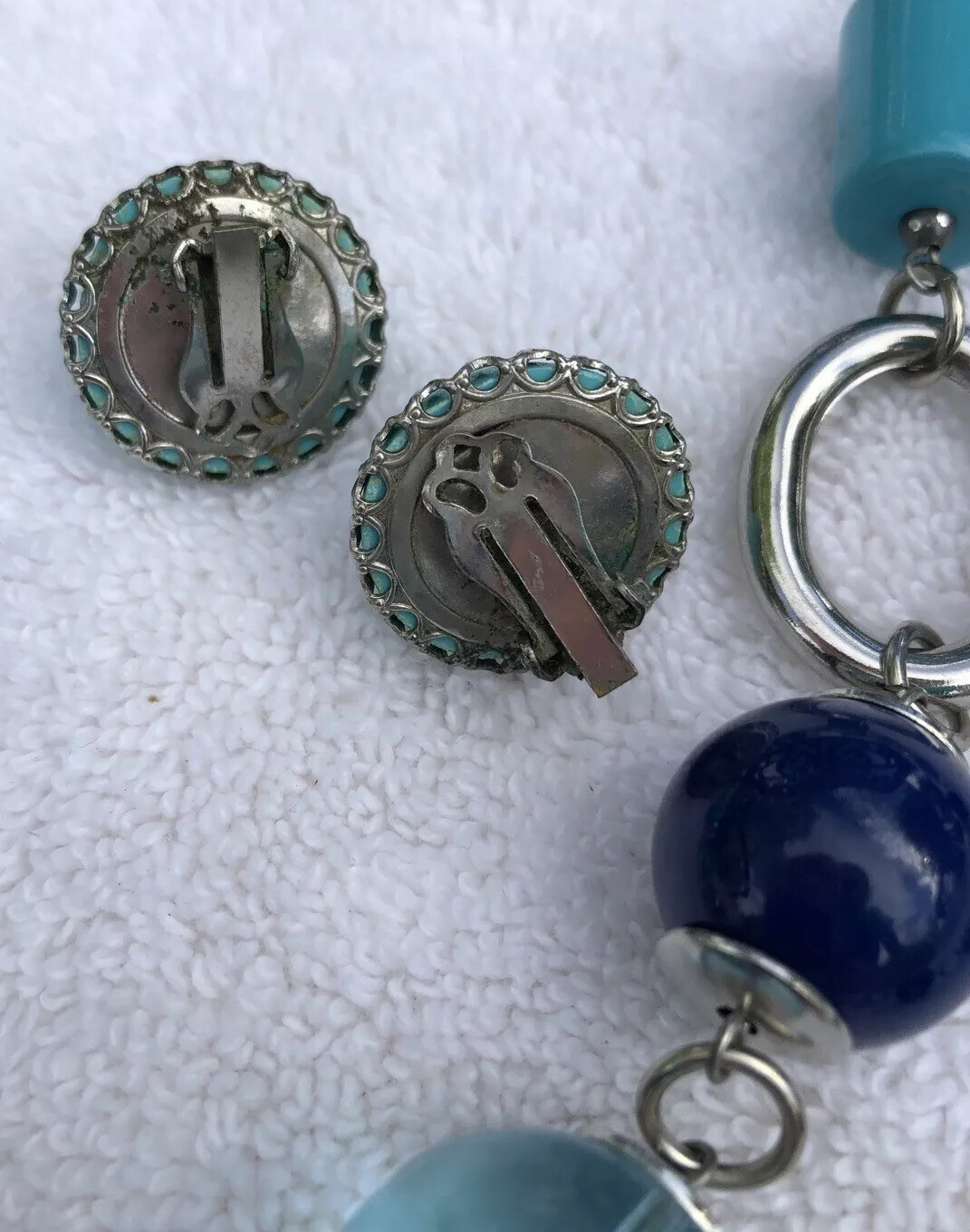 Blue, Turquoise & silvertone chunky bead necklace and clip turquoise earrings