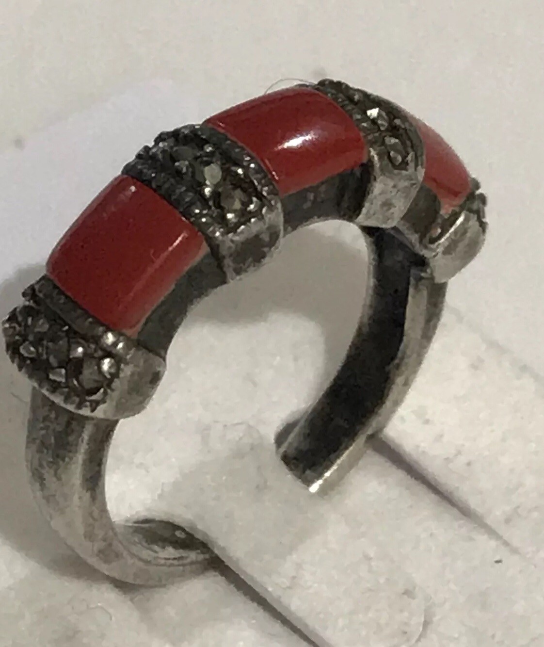 Beautiful VINTAGE 925 STERLING SILVER CORAL & MARCASITE Ring SIZE 6.75. 10/18
