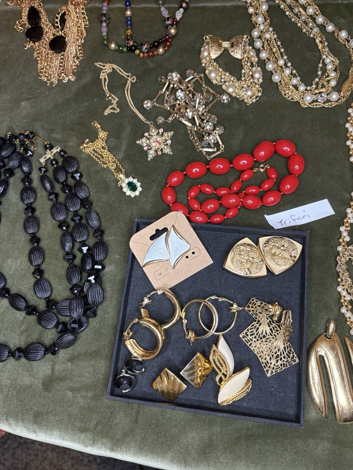 Large Lot Vintage Jewlery Over 180 Items 70+ signed Peices Monet Trifari Etc