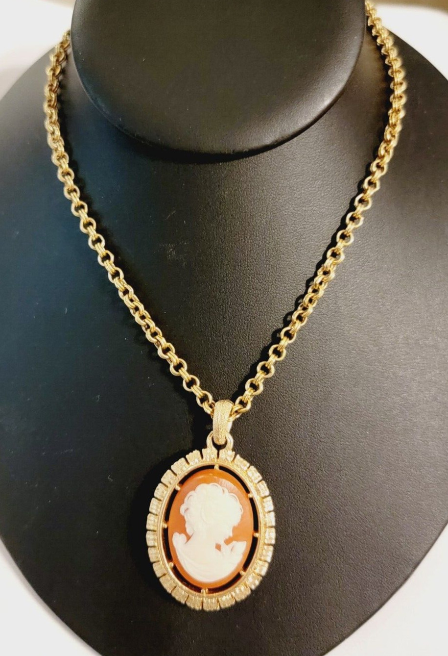 Vintage Orange-Cream Cameo fleur-de-lis Pendant Gold Tone Necklace, 31″