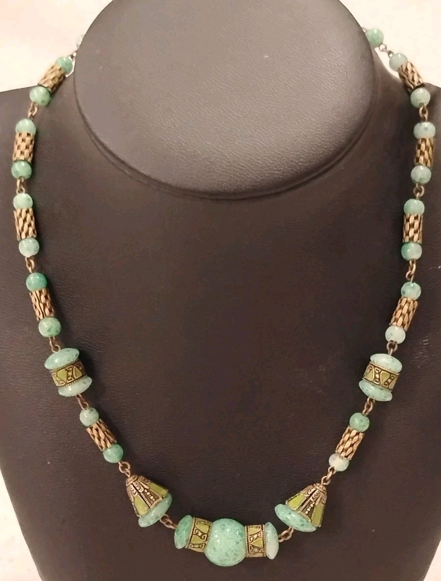 NEIGER BROS. ART DECO CZECH GREEN PEKING GLASS BEAD NECKLACE 16″