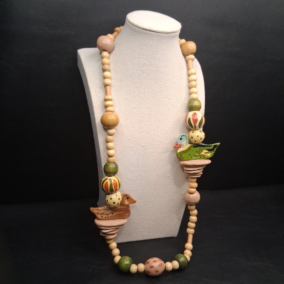 Vintage Multicolor Wood And Ceramic Ducks Statement Necklace. 17.368