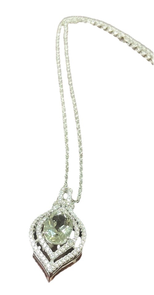 Beautiful Teardrop Pendant Necklace With Thin Chain.