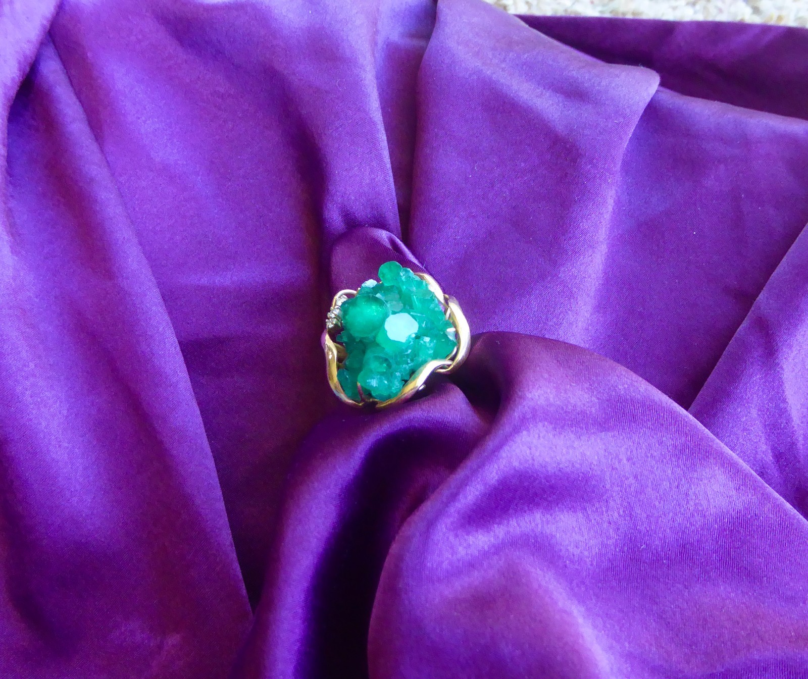 Vintage 1970s 14k Gold and Synthetic Emerald Crystal Ring Freeform Brutalist