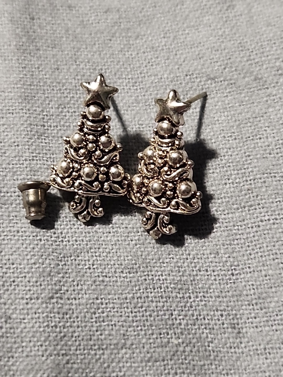 Christmas Tree Brooch/Pin/Pendant Matching Silvertone Peirced Earrings Vintage