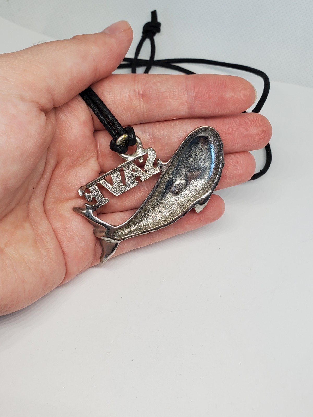 Vintage Avante Save The Whales Silver Tone Leather Cord Pendant Necklace