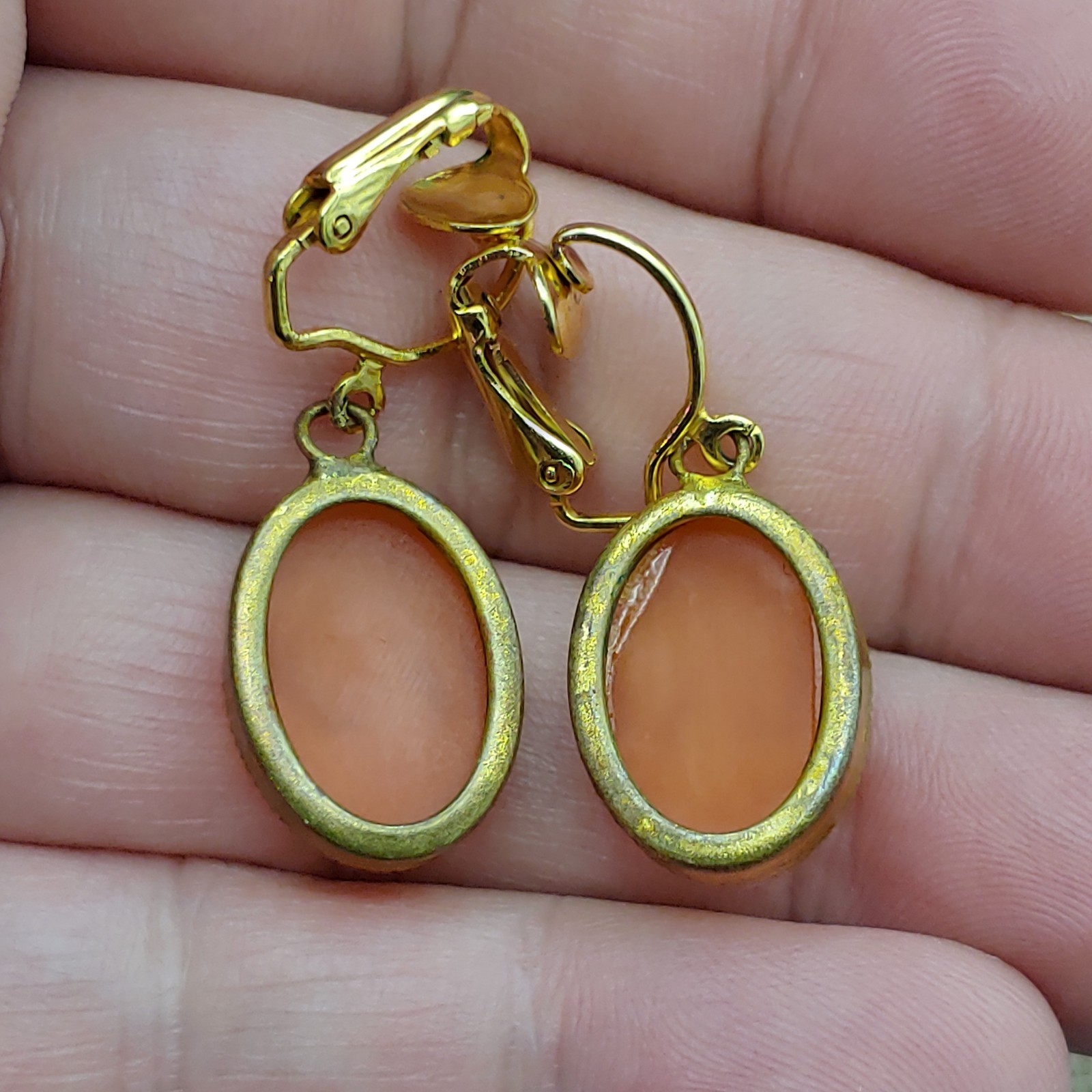 Vintage Earrings Cameo Gold tone Clip-on Non Magnetic Metal Not Tested