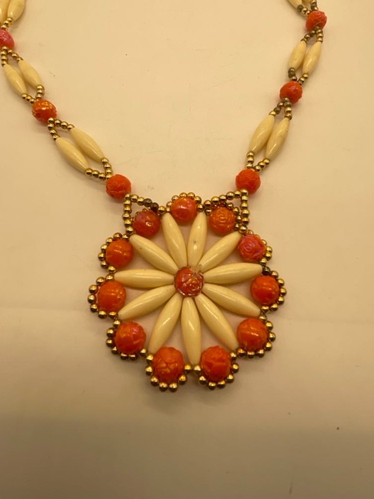 EUC Vintage Beaded Orange Cream Gold Tone Necklace & Earrings